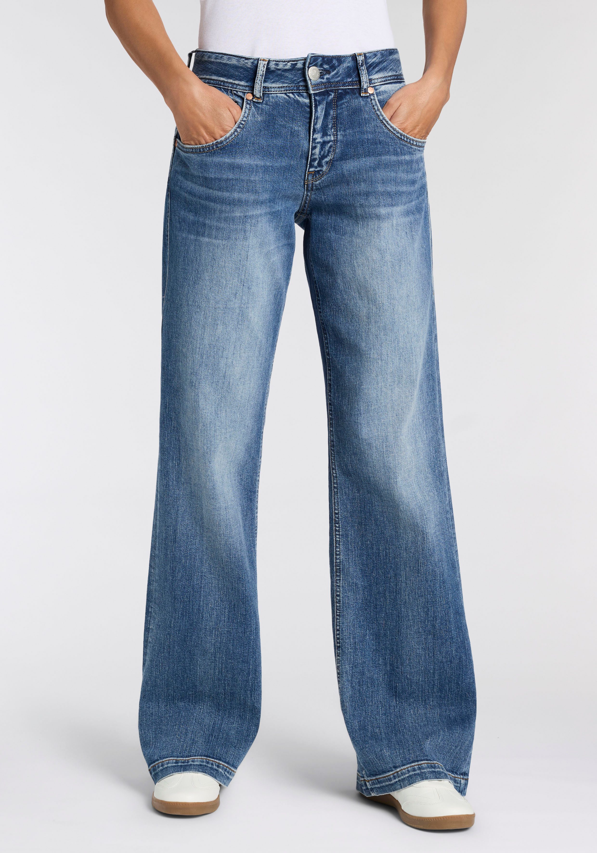 Herrlicher 5-Pocket-Jeans Edna Denim Stretch im Flared Fit, Abnäher an den Taschen