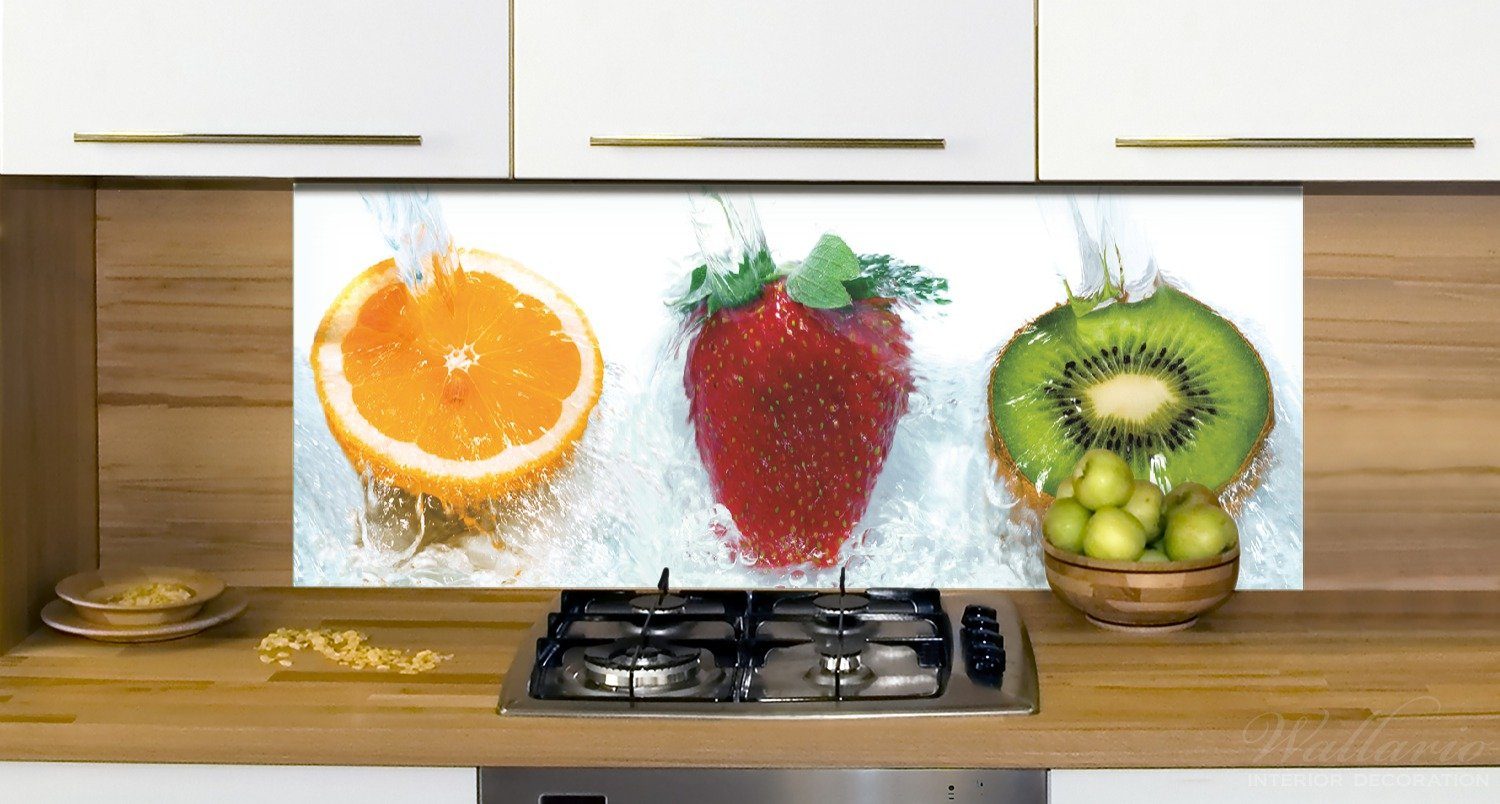 Früchte übergossen (1-tlg) mit Wasser, Frische Wallario Küchenrückwand