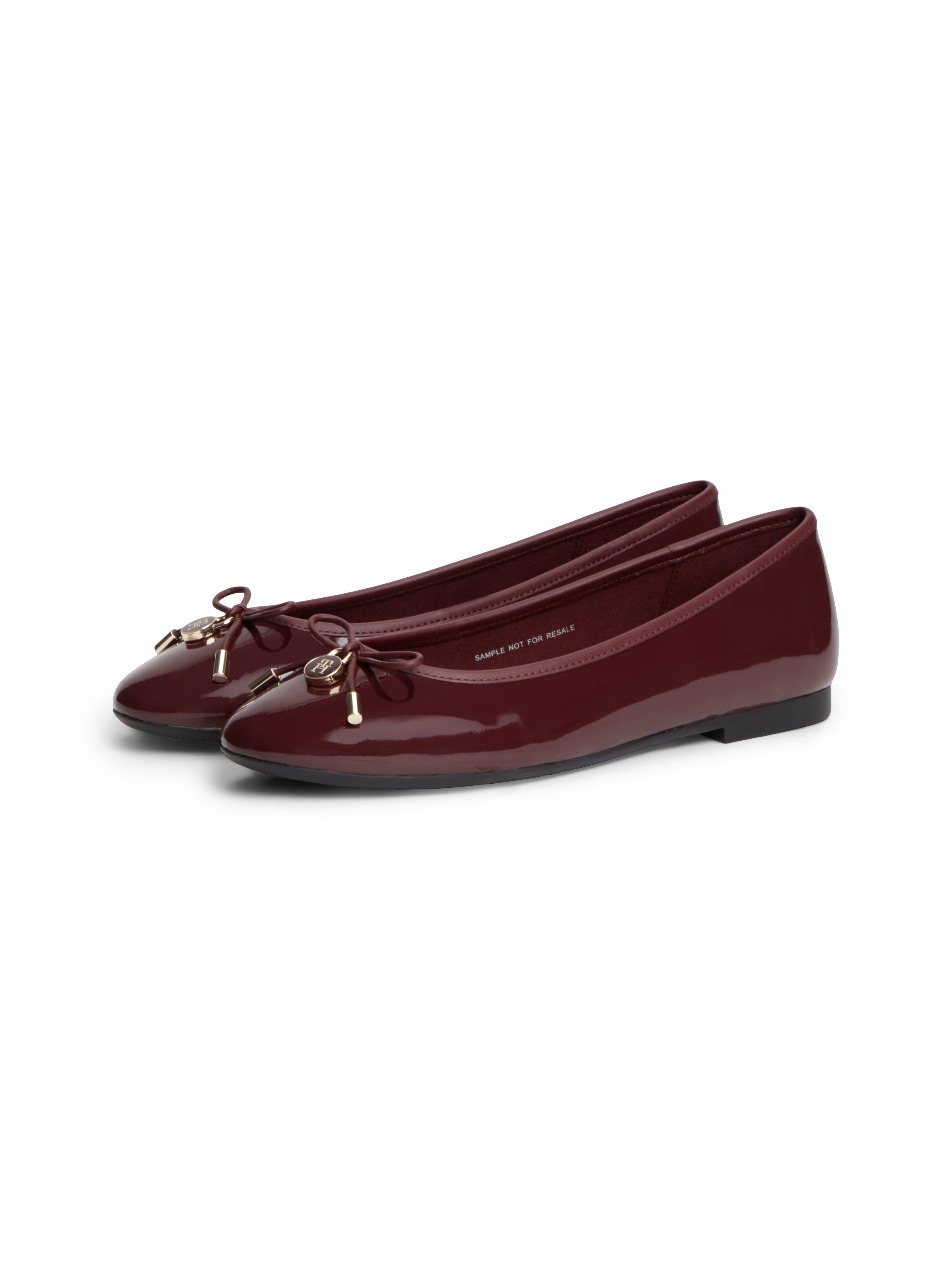 Tommy Hilfiger TH CHARM PATENT BALLERINA Ballerina Businessschuh, Schlupfschuh mit goldfarbenem TH-Schmuckelement