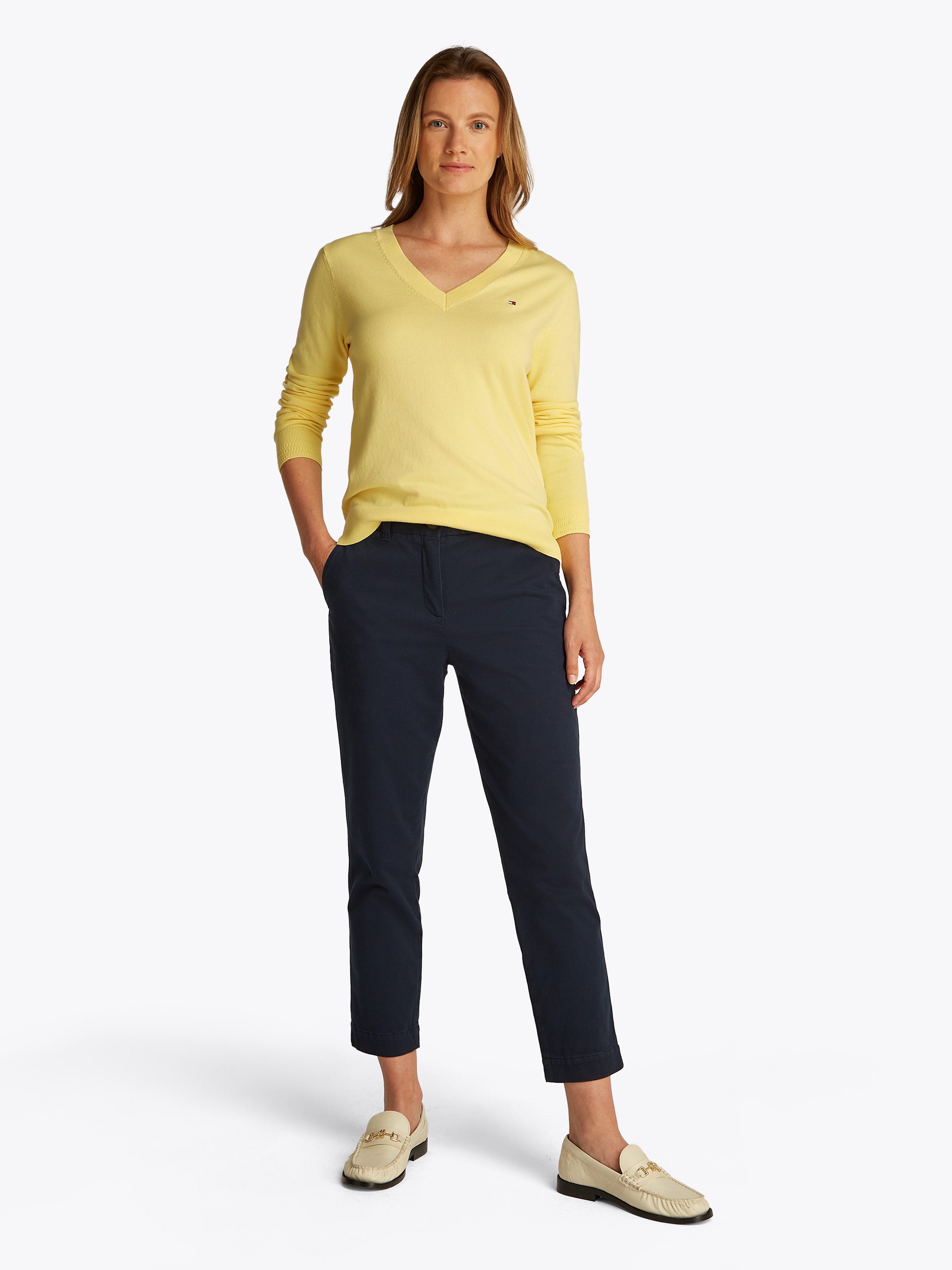 Tommy Hilfiger Strickpullover STITCH V-NECK mit Knopfdetail am Ärmel, Regular Fit