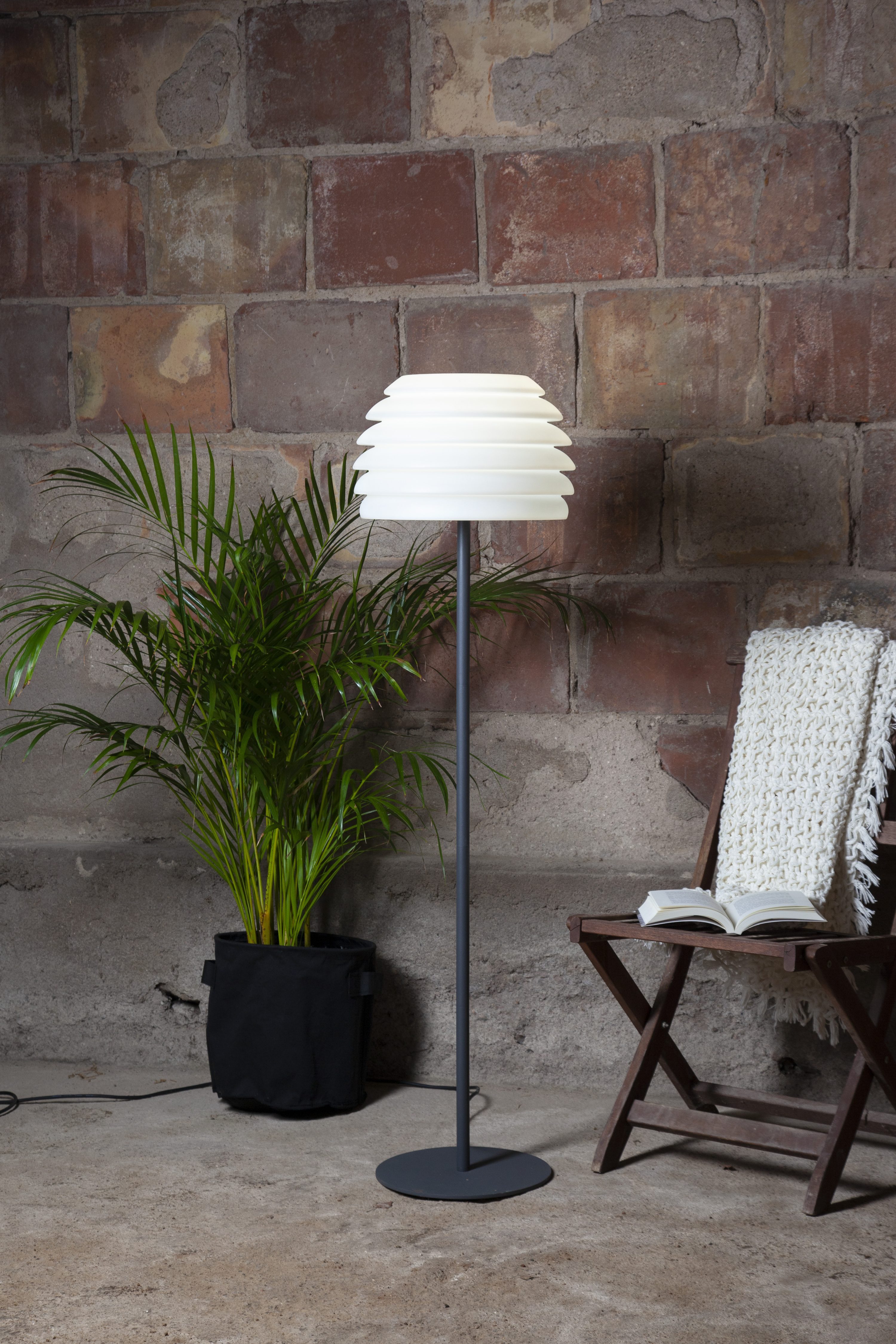 STAR TRADING LED Außen-Stehlampe Stehleuchte Rhodos, Leuchtmittel wechselbar, hohe Outdoor-Stehleuchtenform, E27-Fassung ohne Leuchtmittel, max 40W