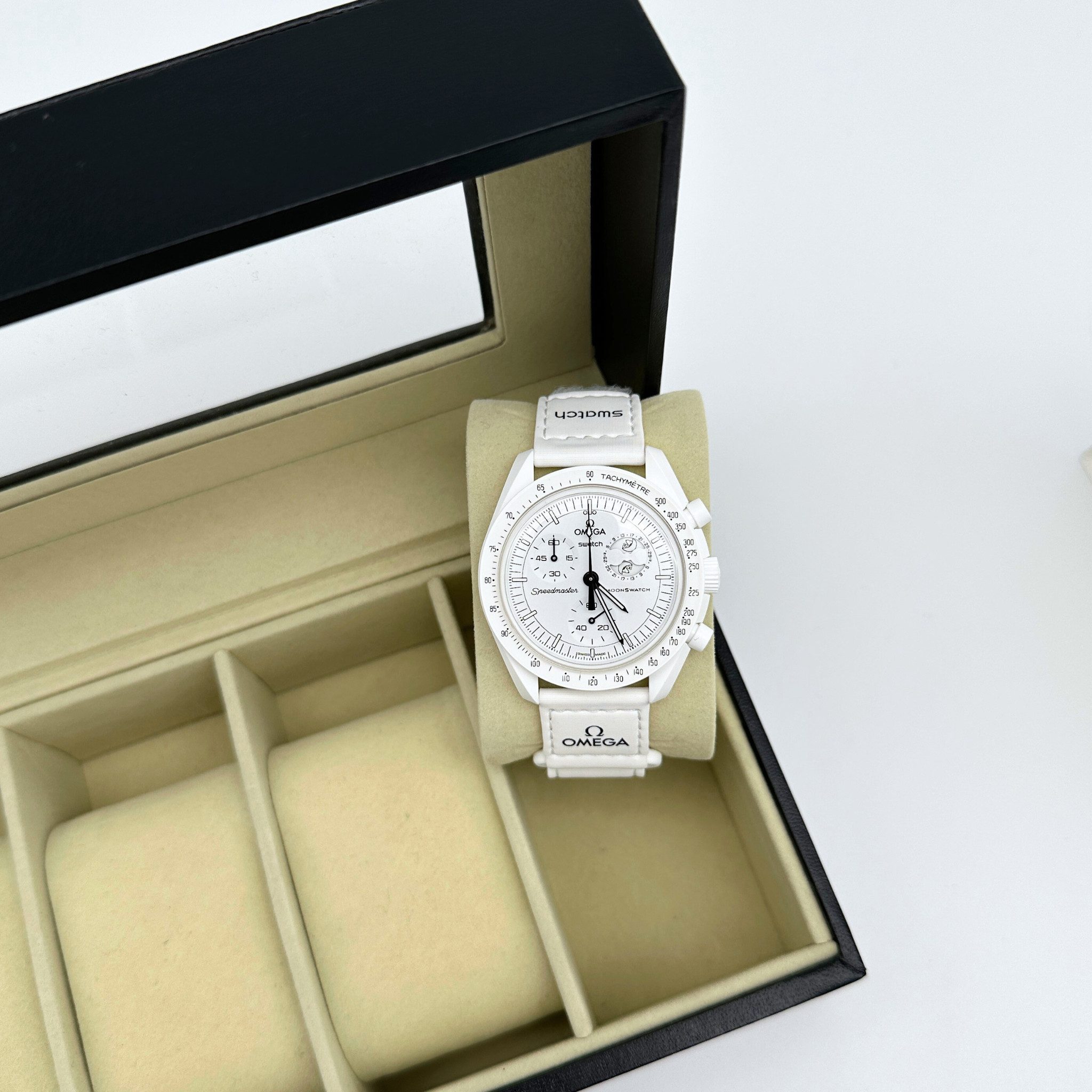 Chronograph Swatch Chronograph MISSION TO THE MOONPHASE Swatch x Omega Snoopy Moonswatch, Moonswatch
