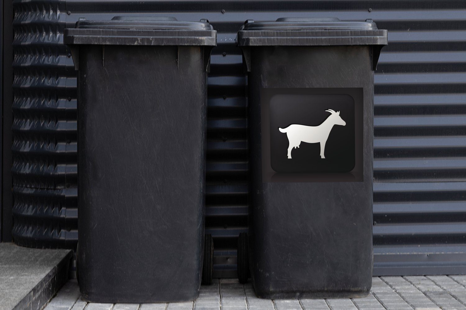 MuchoWow Wandsticker Sticker, Abfalbehälter auf einer (1 Container, Hintergrund St), schwarzem Mülltonne, Ziege Illustration Mülleimer-aufkleber