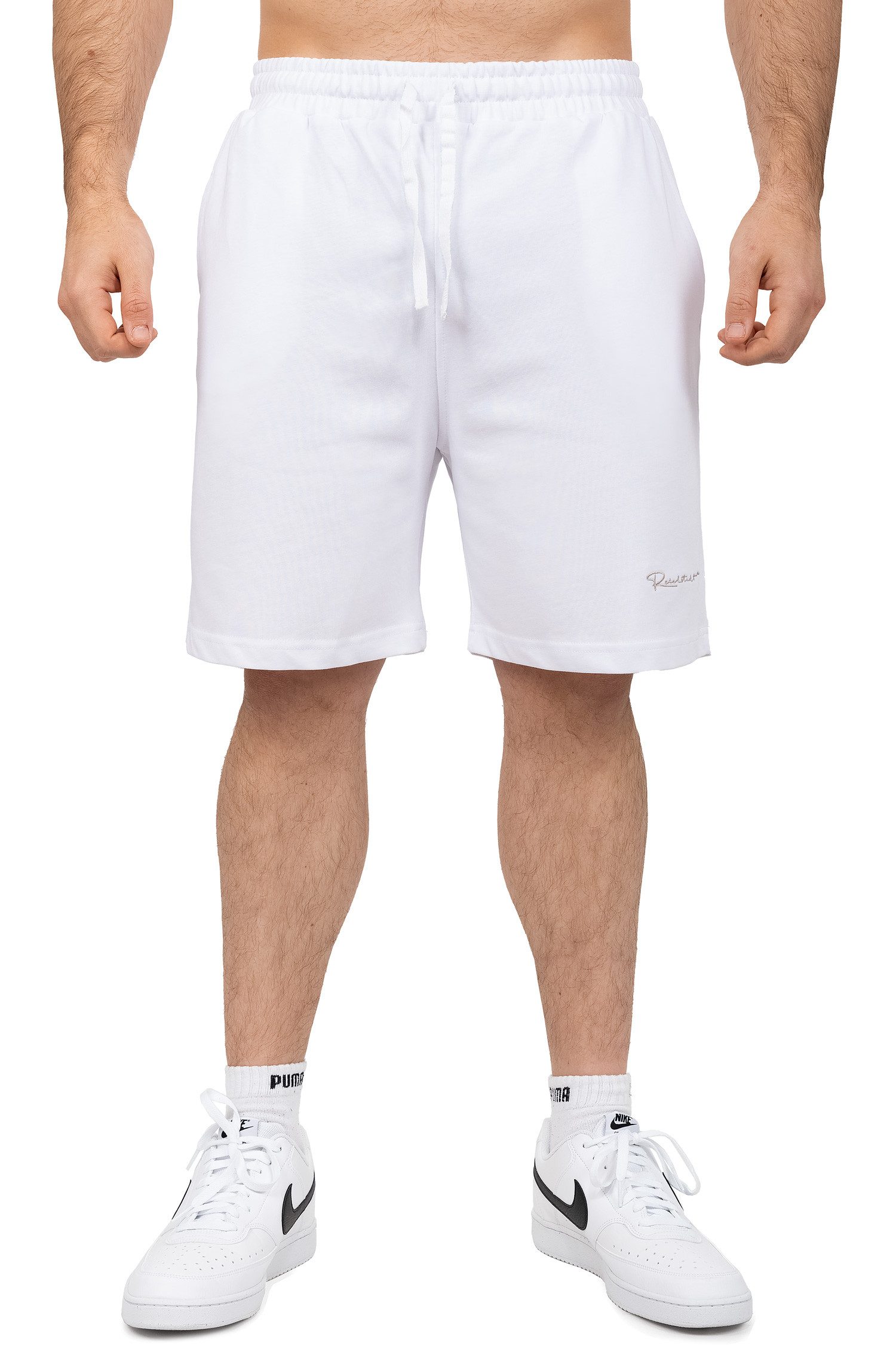 Reichstadt Trainingsshorts Sport Shorts Kurze Hose 23RS043 White S mit Stitching am Hosenbein