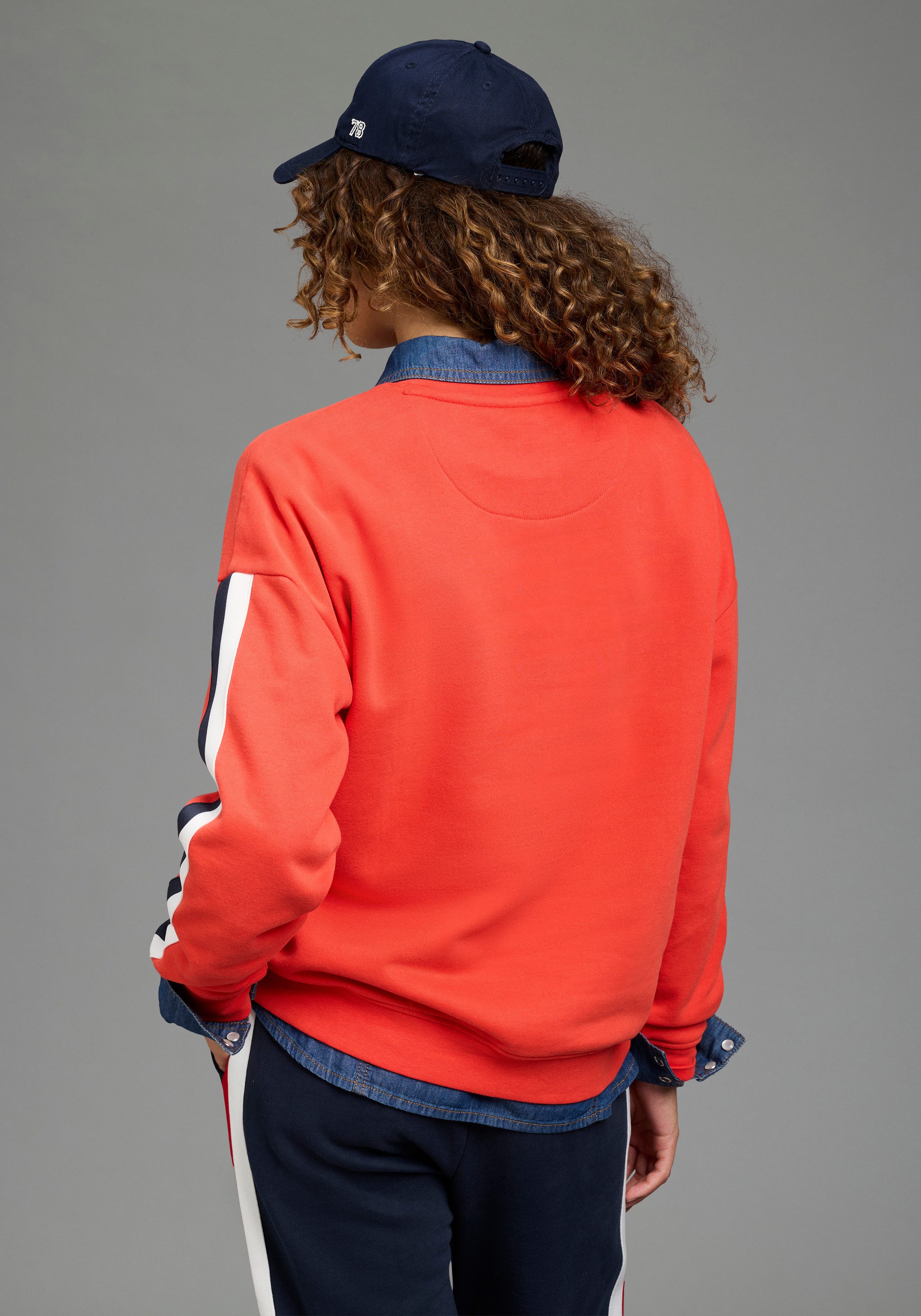 KangaROOS Sweatshirt mit Rundhalsausschnitt, aus Baumwolle und Polyester, weite Passform. Reduzierter Preis € 32,99. Unverbindliche Preisempfehlung € 39,99, (€ 32,99 pro 1 Stk)