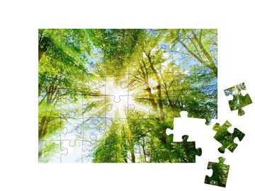puzzleYOU Puzzle Helle Sonnenstrahlen im Grün des Waldes, 48 Puzzleteile, puzzleYOU-Kollektionen Sonne