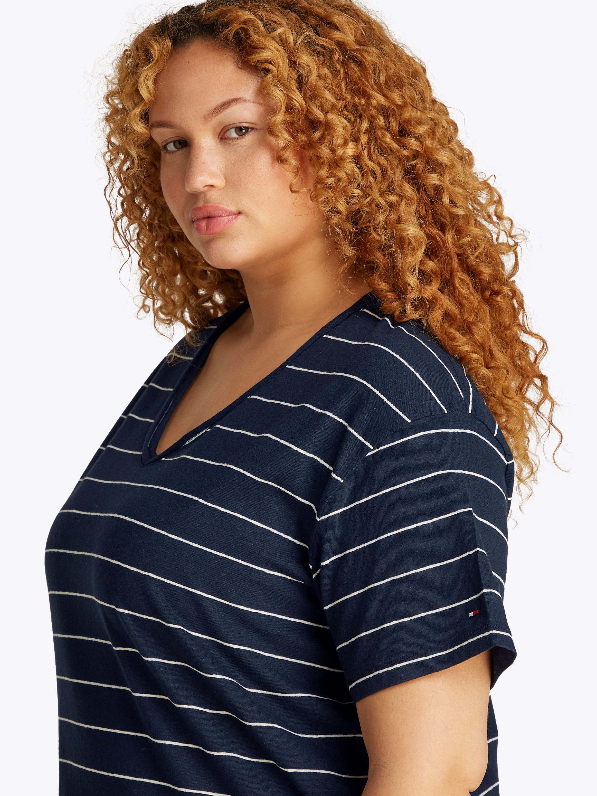 Tommy Hilfiger Curve V-Shirt CRV MODERN CO LINEN V-NK SS in Großen Größen