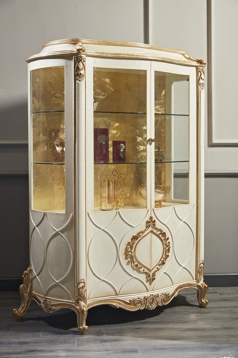 Casa Padrino Vitrine Luxus Barock Vitrine Weiß / Antik Gold 132 x 57 x H. 201 cm - Prunkvoller Barock Vitrinenschrank mit 2 Türen - Barock Wohnzimmermöbel