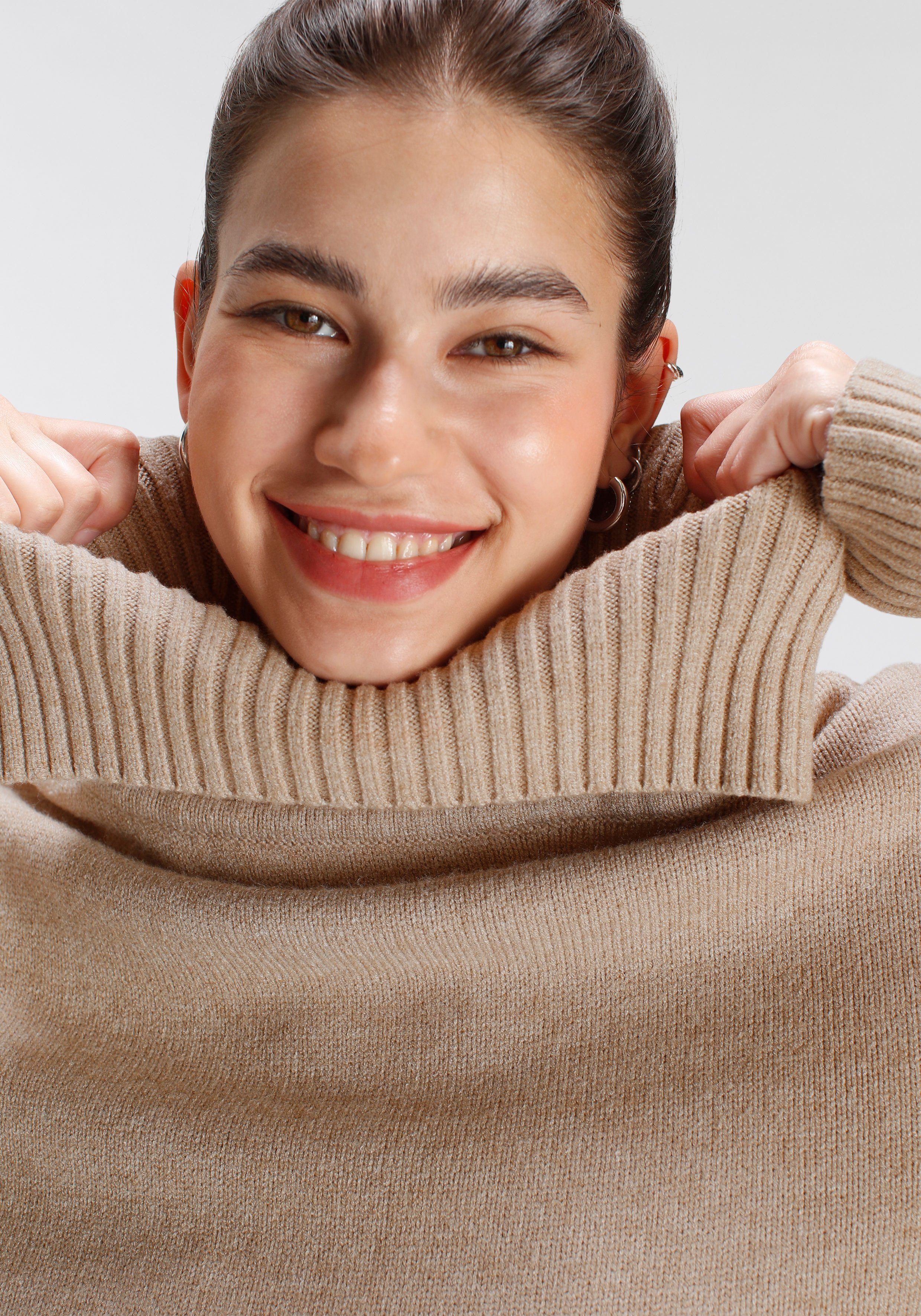 Tamaris Rollkragenpullover aus weicher Viskosemischung in lässiger Form mit seitlichen Schlitzen