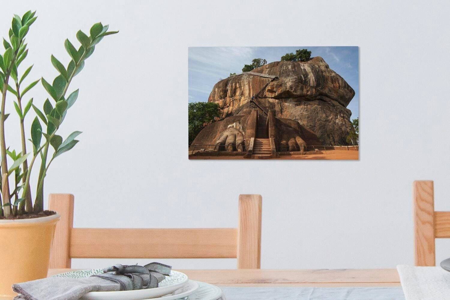 OneMillionCanvasses® Leinwandbild dem Löwenfelsen, Aufhängefertig, Wanddeko, Wandbild Die Leinwandbilder, (1 30x20 St), Löwentreppe cm auf dem Sigiriya-Felsen oder
