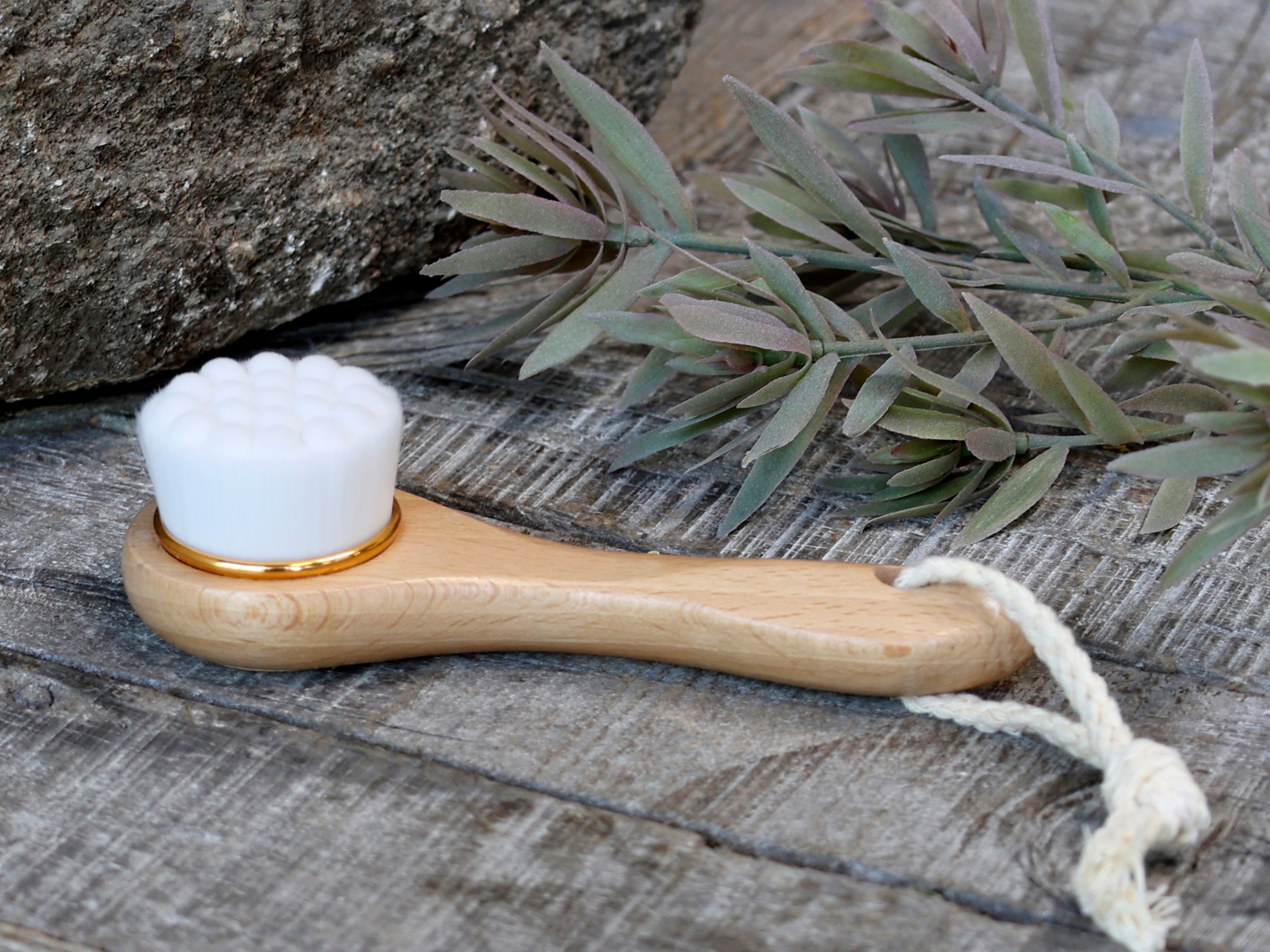 Éternel Gesichtsbürstenaufsatz Éternel Gesichtsbürste Natur Buche mit Nylon Borsten 14 cm, extrem weiche Brosten für ein wunderbar angenehmes Gefühl