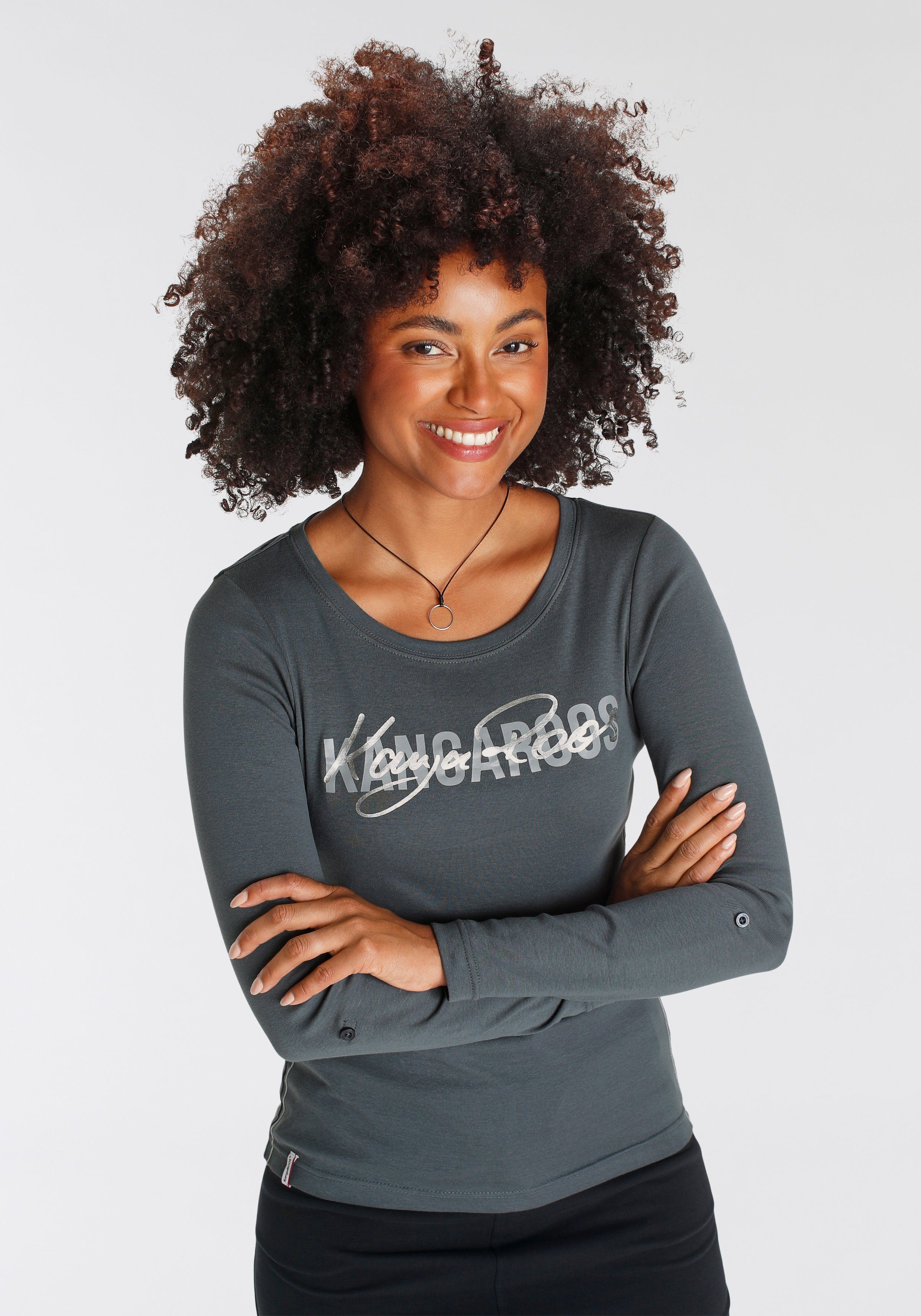 KangaROOS Langarmshirt krempelbare Ärmel, figurbetonter Schnitt, Rundhalsau günstig online kaufen