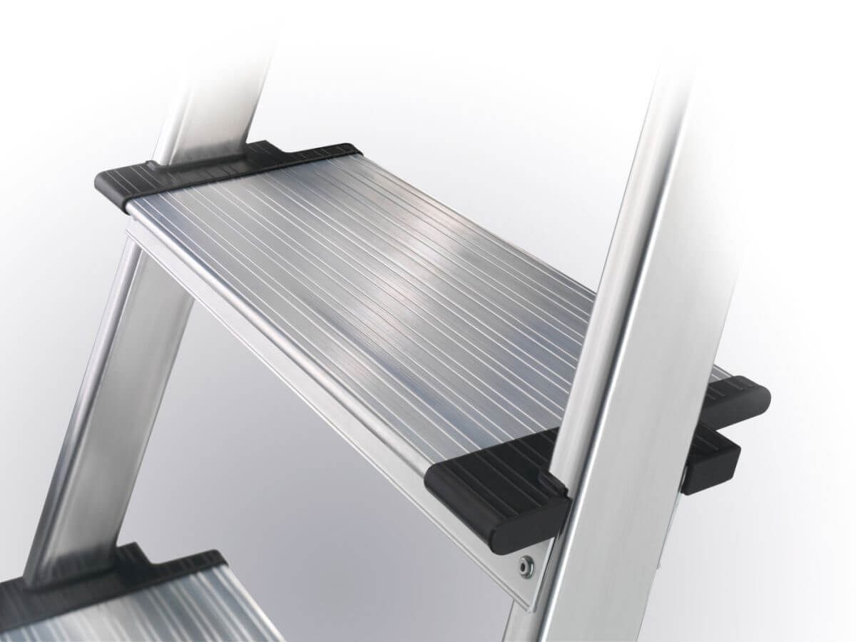 Hailo Trittleiter L85 ComfortLine Alu-Haushaltsleiter, Sicherheitsleiter mit 5 Stufen &, XXL-Alu-Stufen, Rutschsicherer Steckfuß – Bild 5 von 5