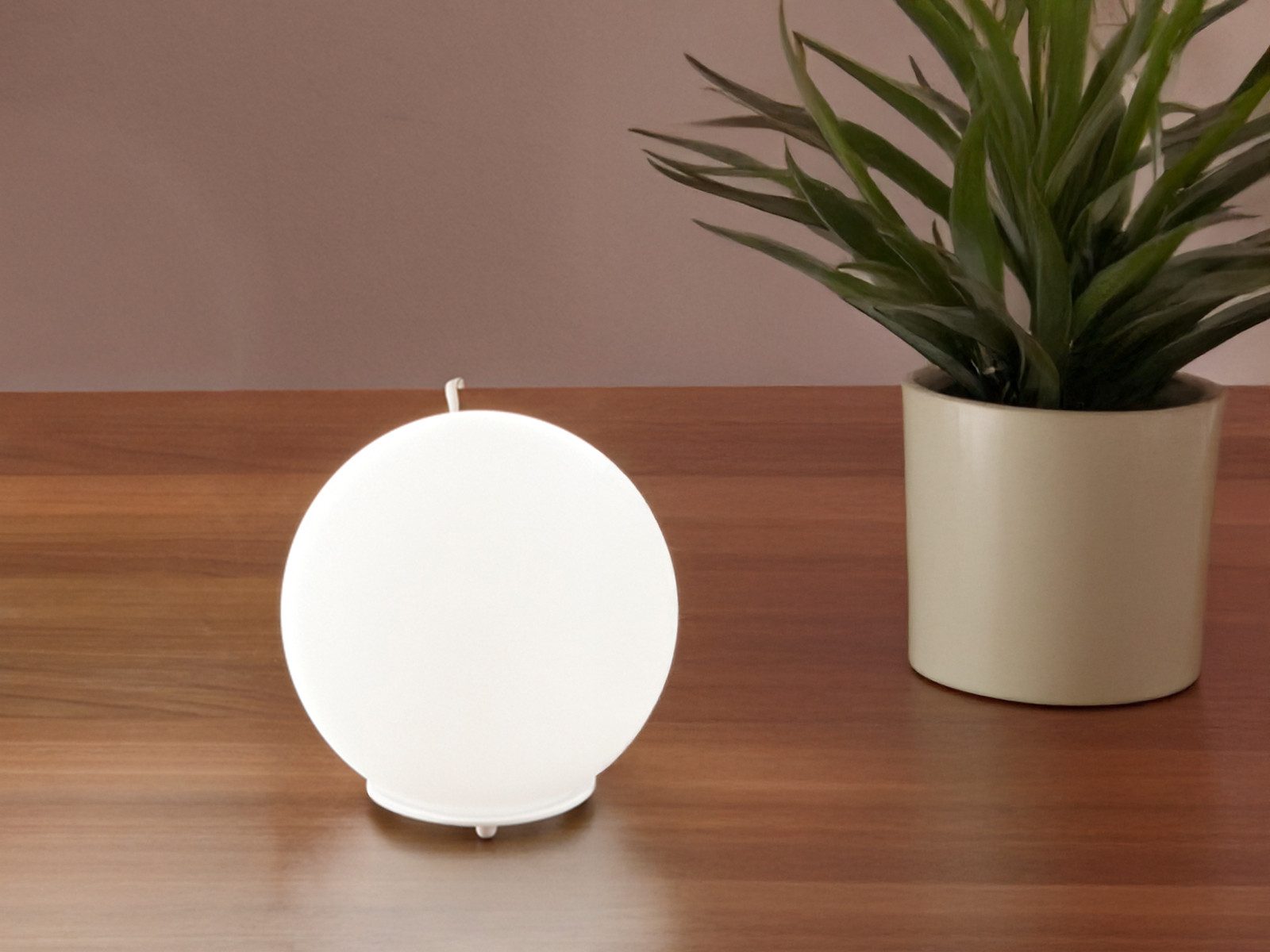 Luce Ambiente Design LED Nachttischlampe mit Glas-Kugel Lampenschirm, Ø 15cm, Dimmfunktion, LED wechselbar, Warmweiß, klein-e Kugelleuchte innen, Tischlampe inkl. E14 LED Leuchtmittel