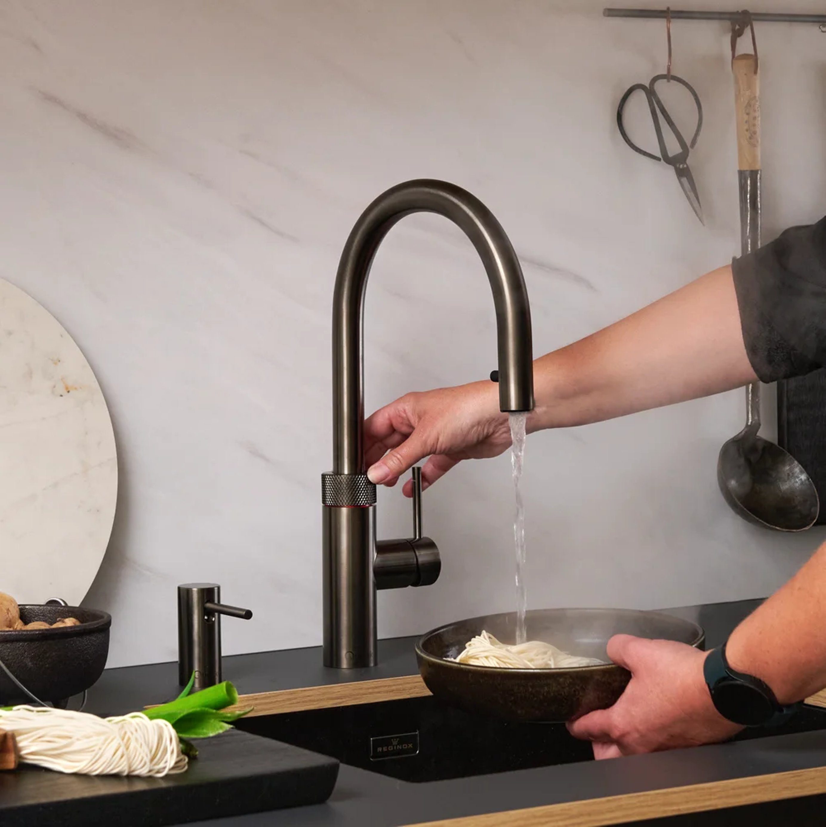Kochendwasserfunktion Spültischmischer PRO3 VAQ QUOOKER & QUOOKER PVD Küchenarmatur 100°C Flex (2-St) Zugauslauf 100°C Gunmetal (3XGME) Armatur mit