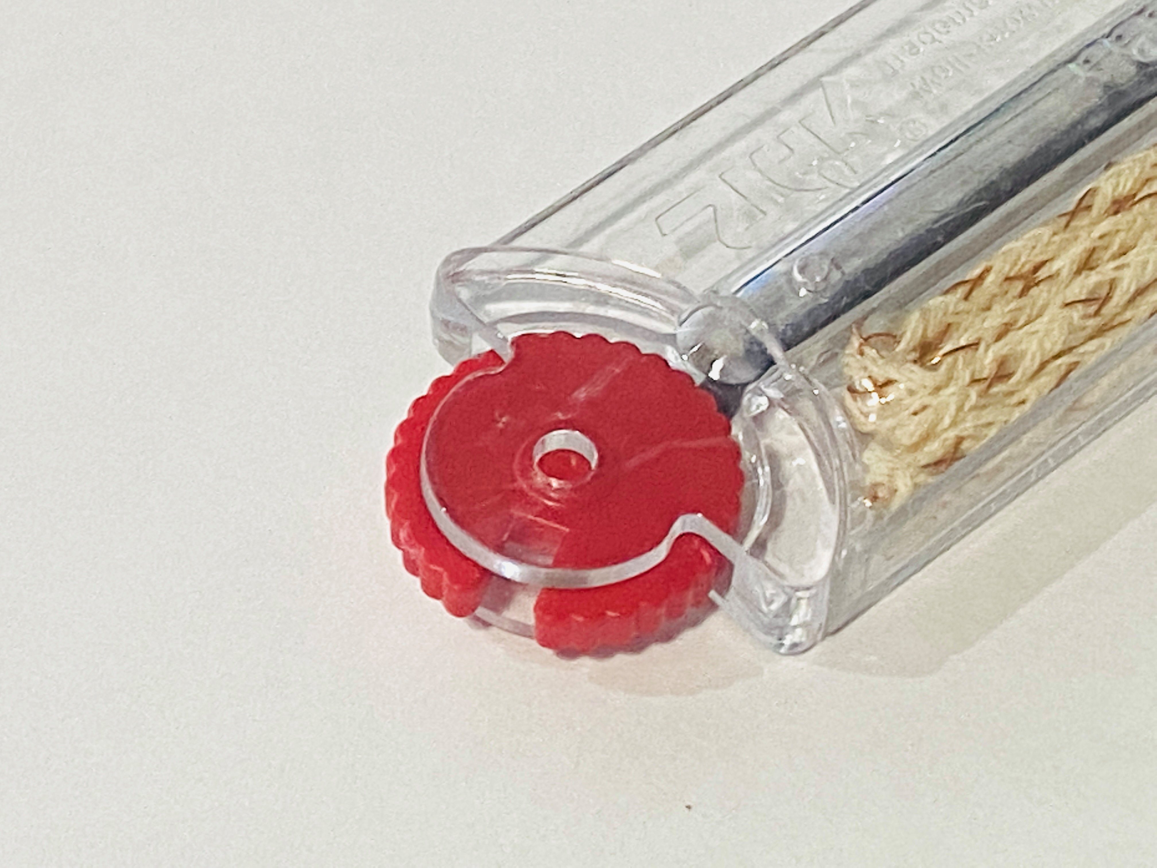 meytrade Feuerzeug Zubehör Feuersteine & Docht Spender für Benzinfeuerzug z.B. ZIPPO, 7 Feuersteine und 1 Docht im Set