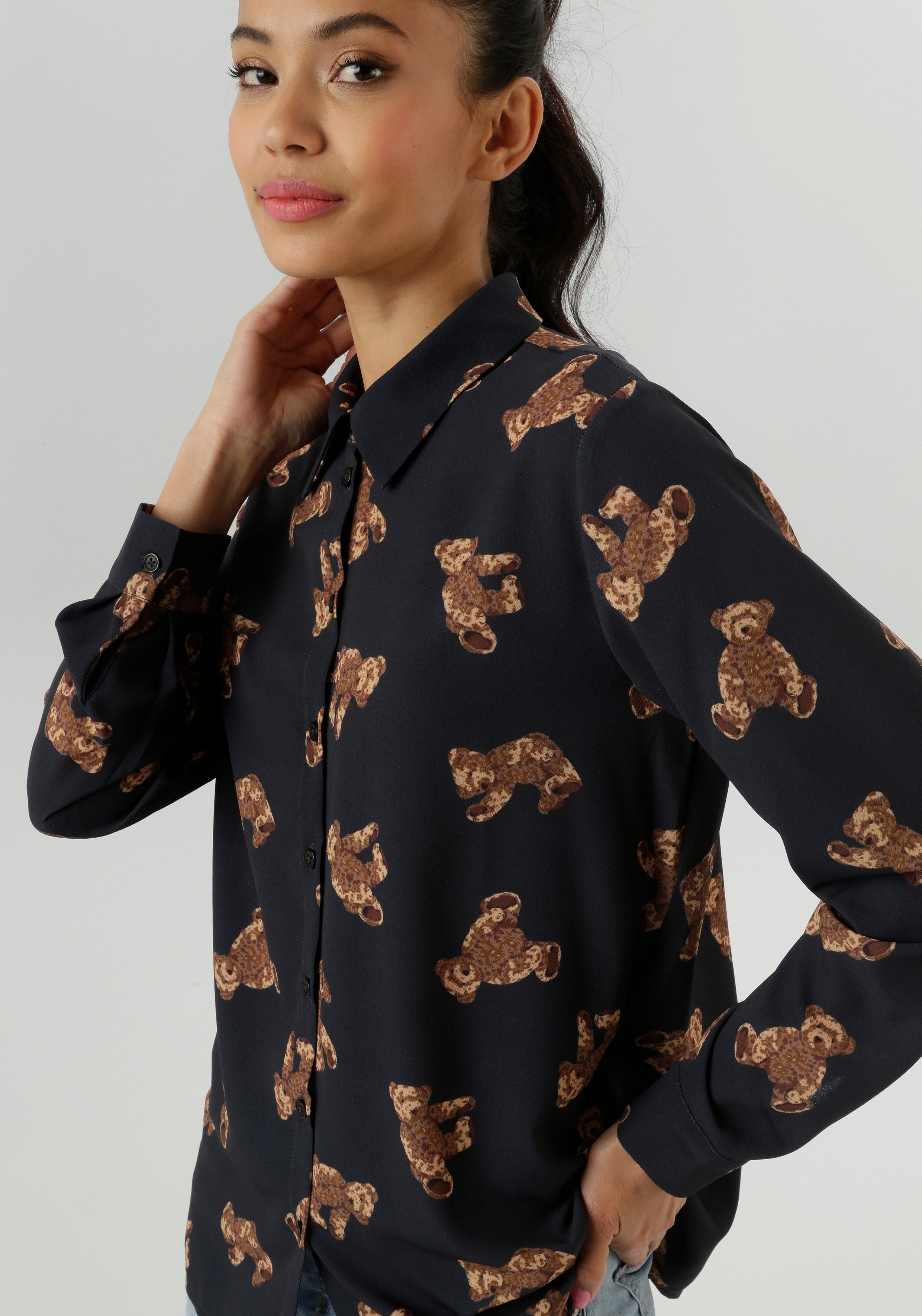 Aniston SELECTED Hemdbluse mit trendigen Teddybärchen bedruckt