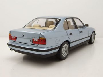 Minichamps Modellauto BMW 5er 535i E34 1988 hellblau metallic Modellauto 1:18 Minichamps, Maßstab 1:18