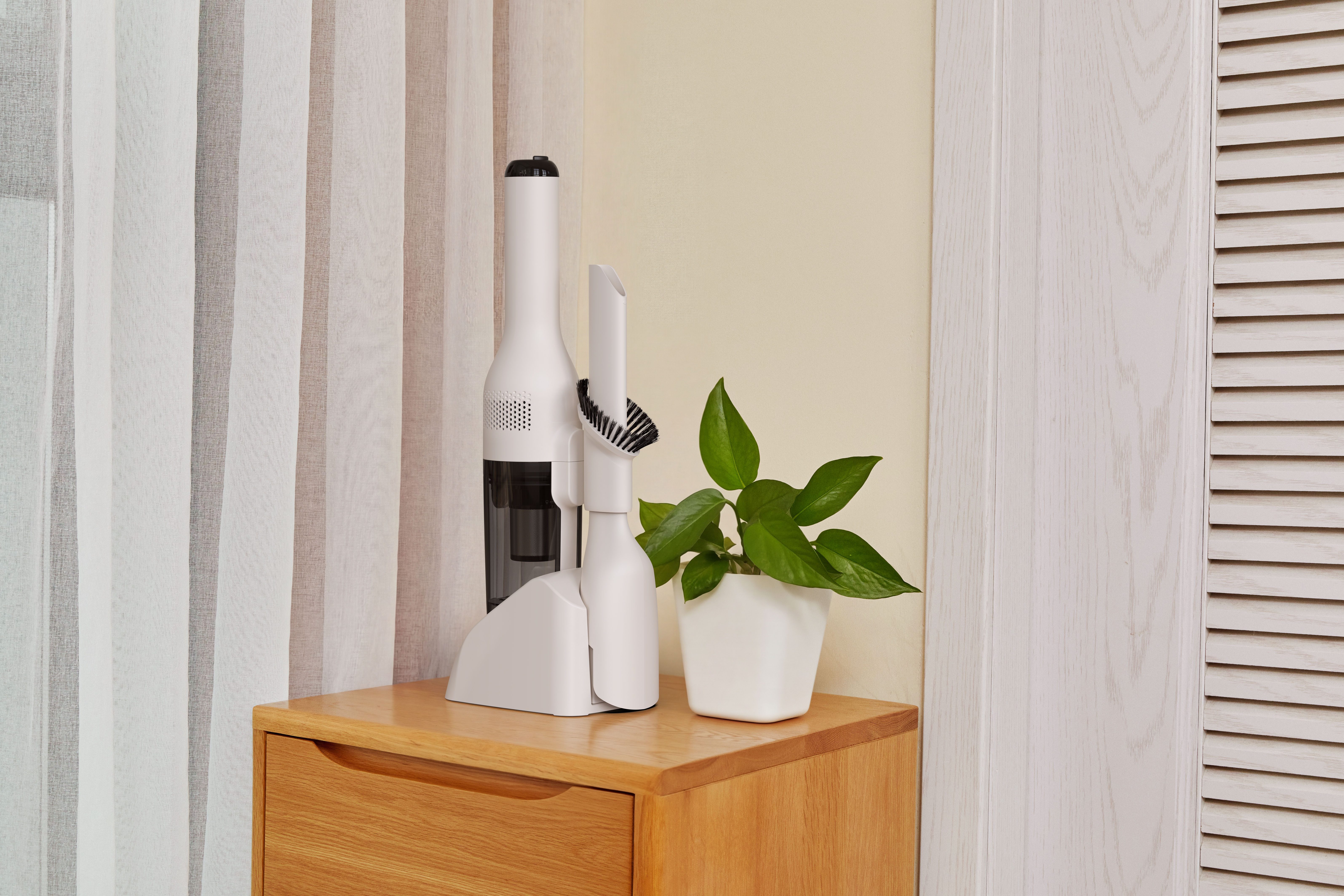 Tineco Akku-Handstaubsauger GO Mini Plus, 100 W, beutellos, Praktische 2-in-1 Fugendüse und Staubpinsel – Bild 5 von 5