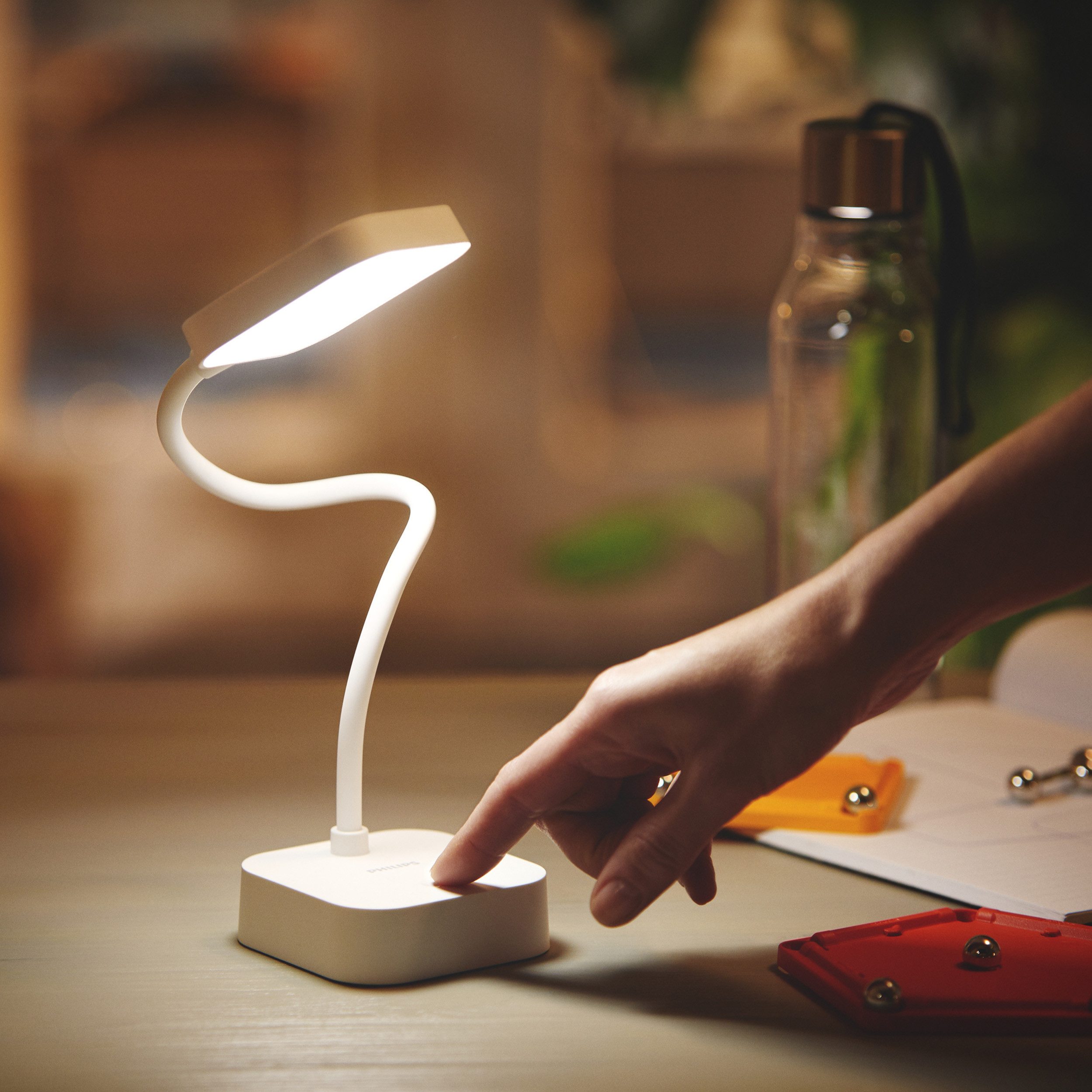 Philips LED Schreibtischlampe Rock 5W, 5000K, 90 Lumen, Akku, Touchdim, weiss, Dimmfunktion, USB-Ladefunktion, mehrere Helligkeitsstufen, LED fest integriert, Kaltweiß