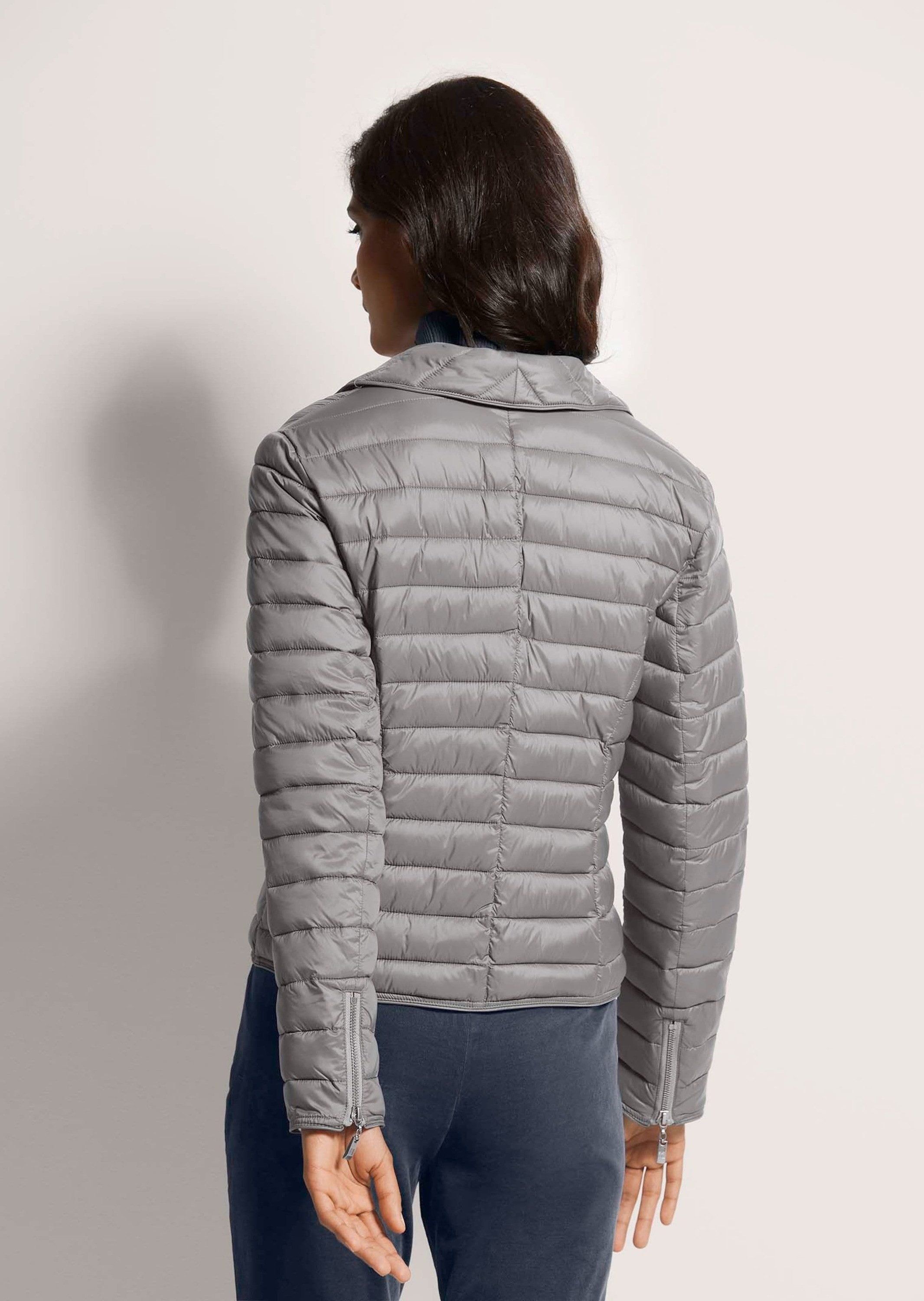 MADELEINE Steppjacke Wattierte Damenjacke mit sportivem Touch Taillierte Jacke mit Reverskragen, Zweiwege-Reißverschluss
