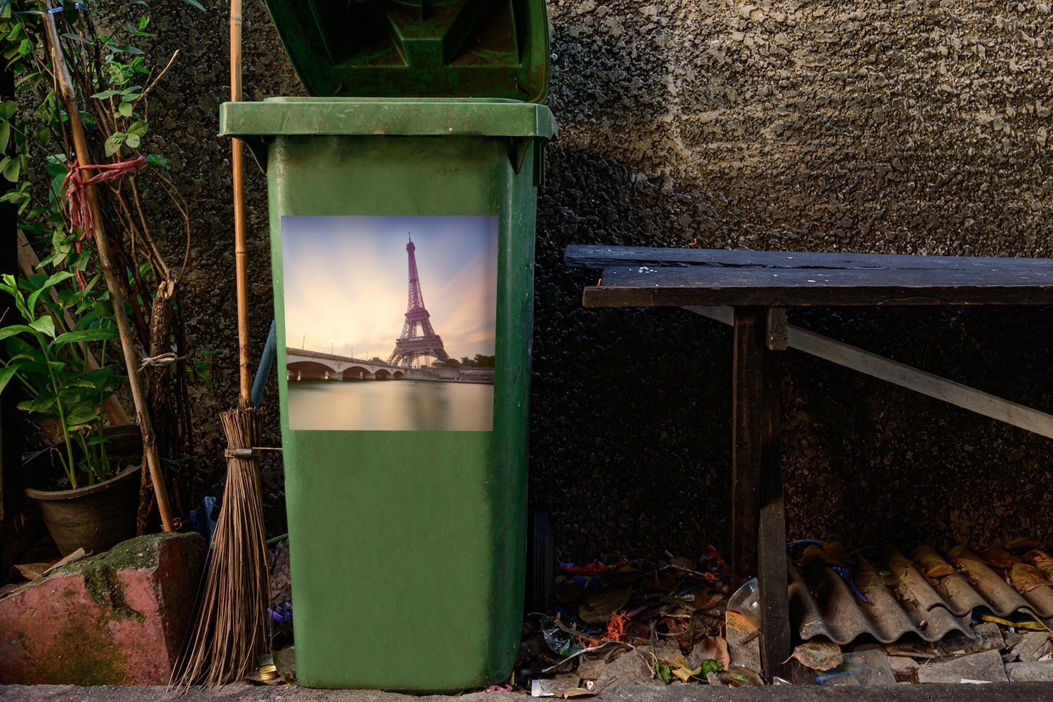 MuchoWow Wandsticker Paris - Eiffelturm - Mülleimer-aufkleber, Mülltonne, Container, Abfalbehälter Sticker, (1 St), Brücke