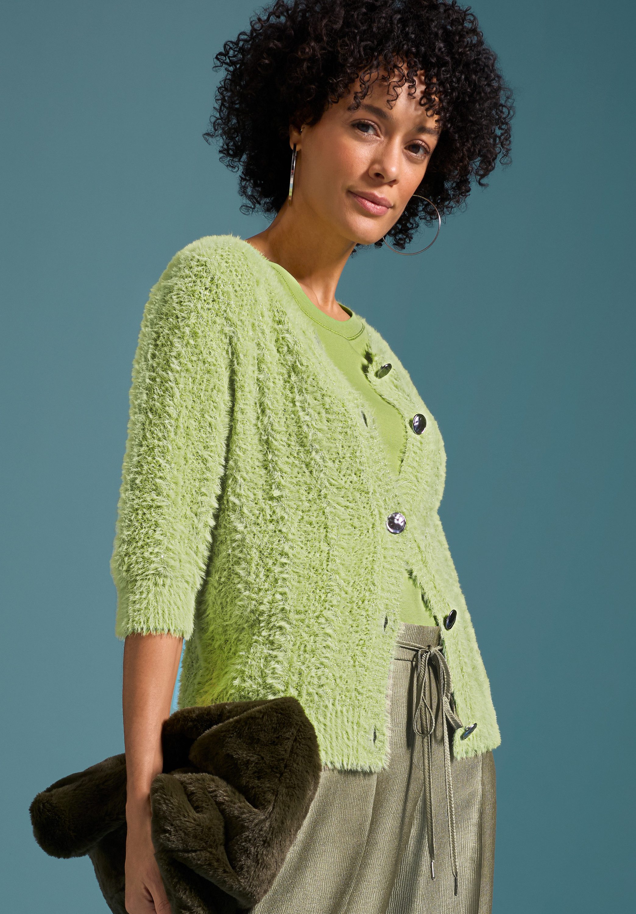 bianca Strickjacke RONA in flauschigem Strick mit Glitzer-Detail-Garn