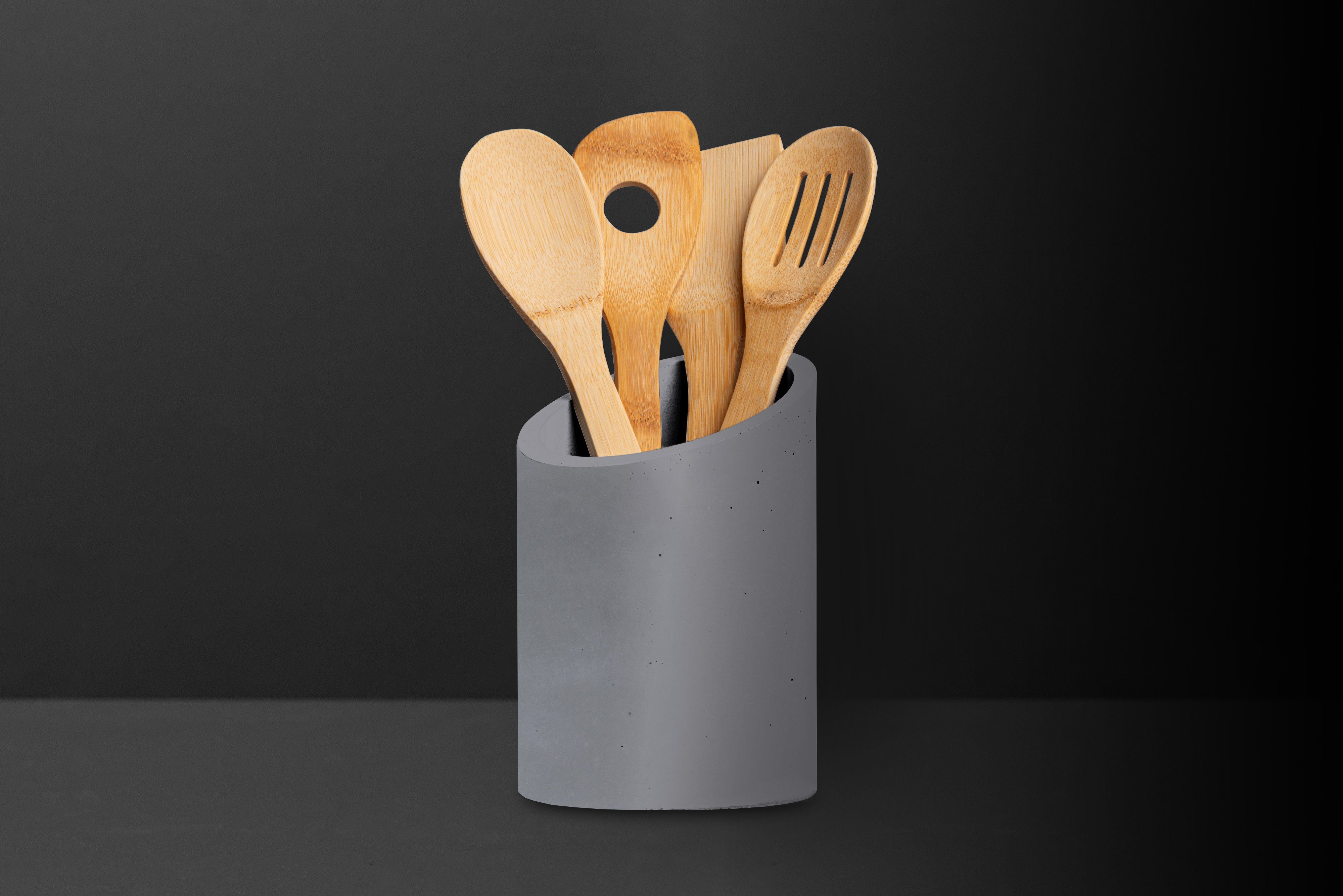 GRAURAUM Besteckhalter Kochlöffelhalter aus Beton, (inkl. 4 Kochlöffel aus Bambus), Rund, 19cm hoch
