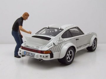 Schuco Modelltraktor Porsche 911 Röhrl x 911 weiß mit Figur Walter Röhrl Modellauto 1:18, Maßstab 1:18