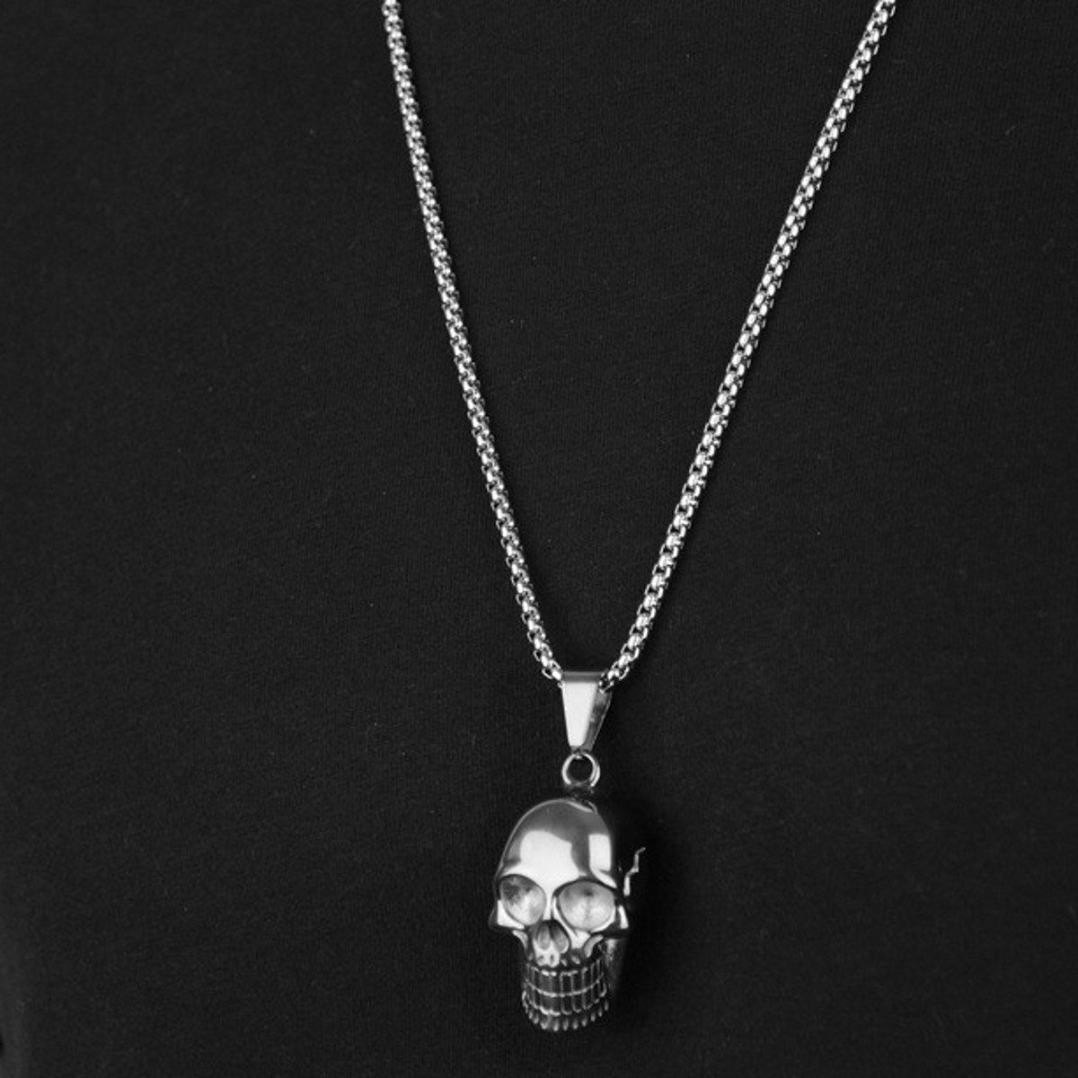 KARMA Edelstahlkette Halskette Herren mit Totenkopf Silber moderne Herrenkette Metall (Herrenkette, 1-tlg., Geschenk für Ihn Männer Herrenschmuck Halsschmuck), Herrenhalskette Skull Metallhalskette 60 cm
