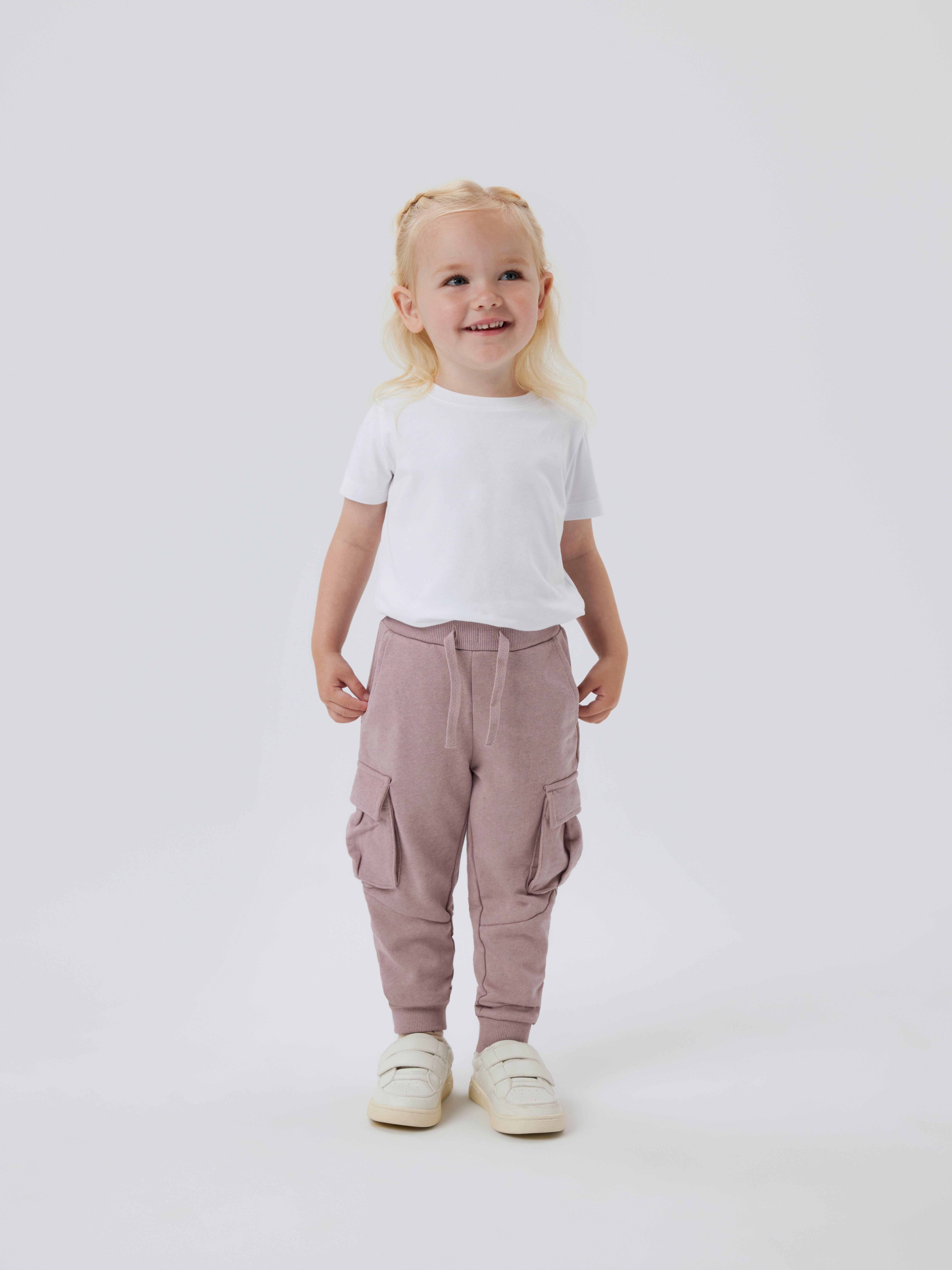 Name It Jogginghose NMNOLI für Unisex mit elastischem Bund und schlichtem Look regular fit, uni, elastischer Bund – Bild 2 von 5