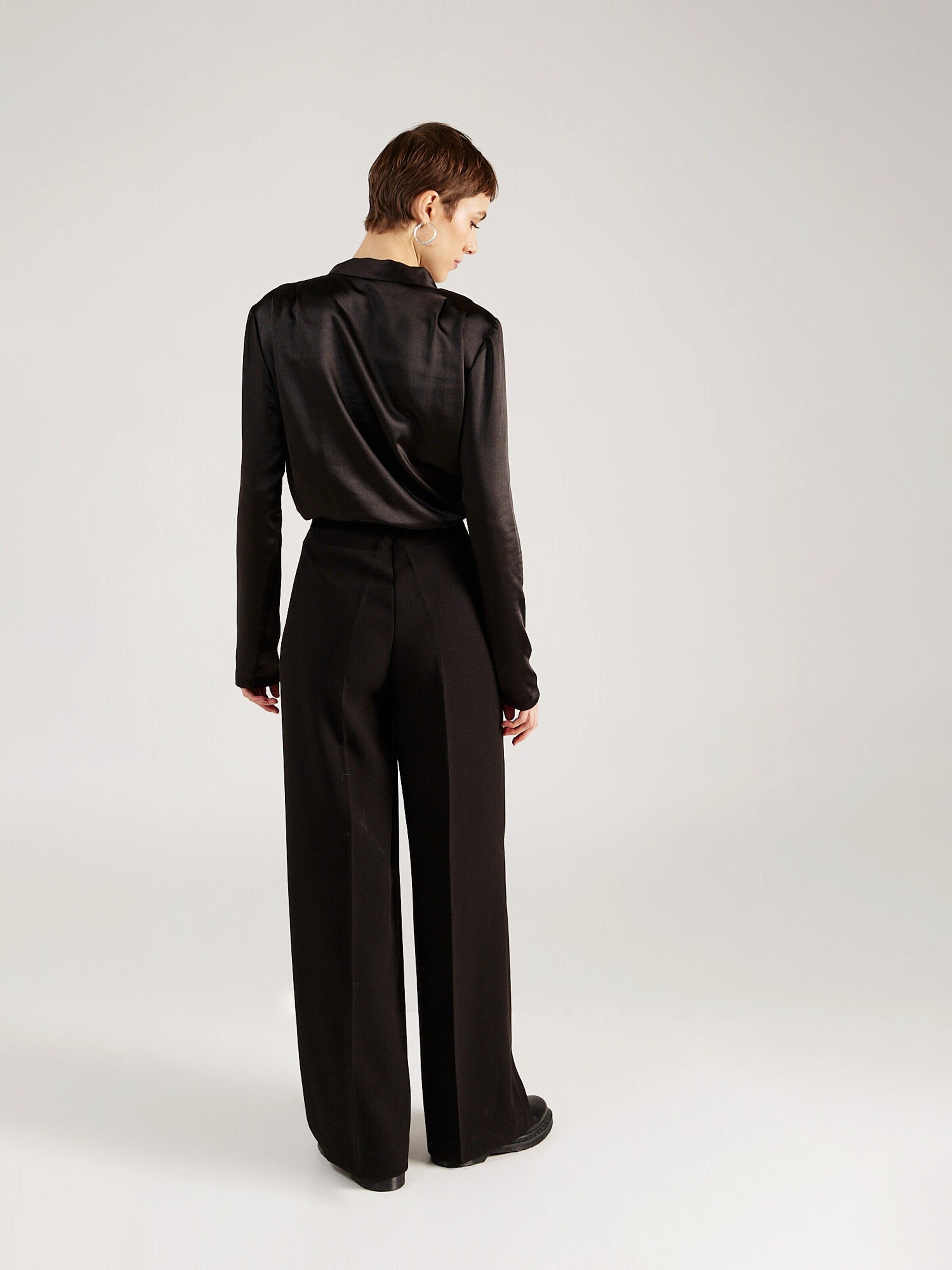 SOAKED IN LUXURY Stoffhose Corinne (1-tlg) Falten