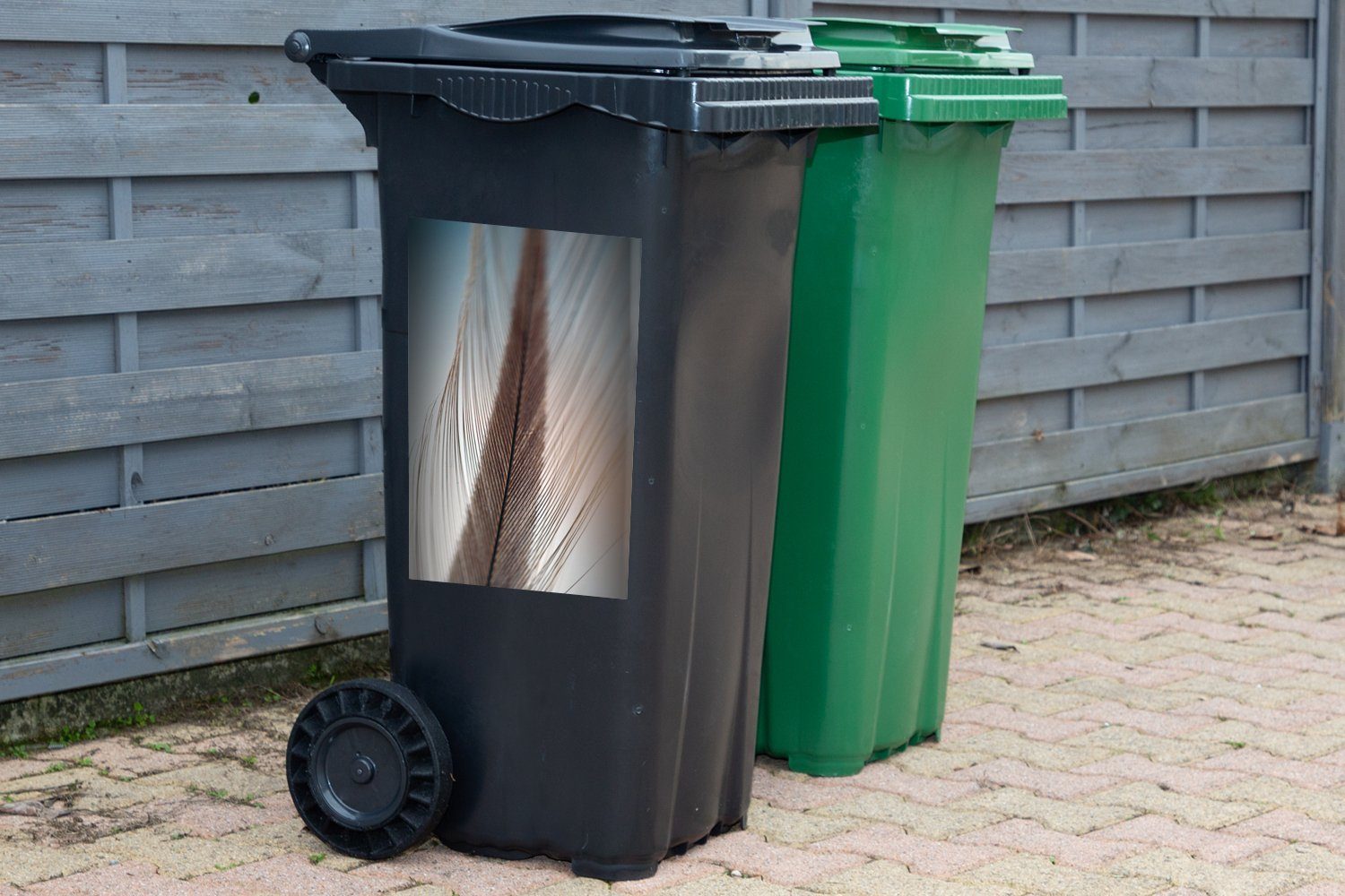MuchoWow Wandsticker Nahaufnahme Mülleimer-aufkleber, Feder Mülltonne, Container, (1 Sticker, St), einer Abfalbehälter