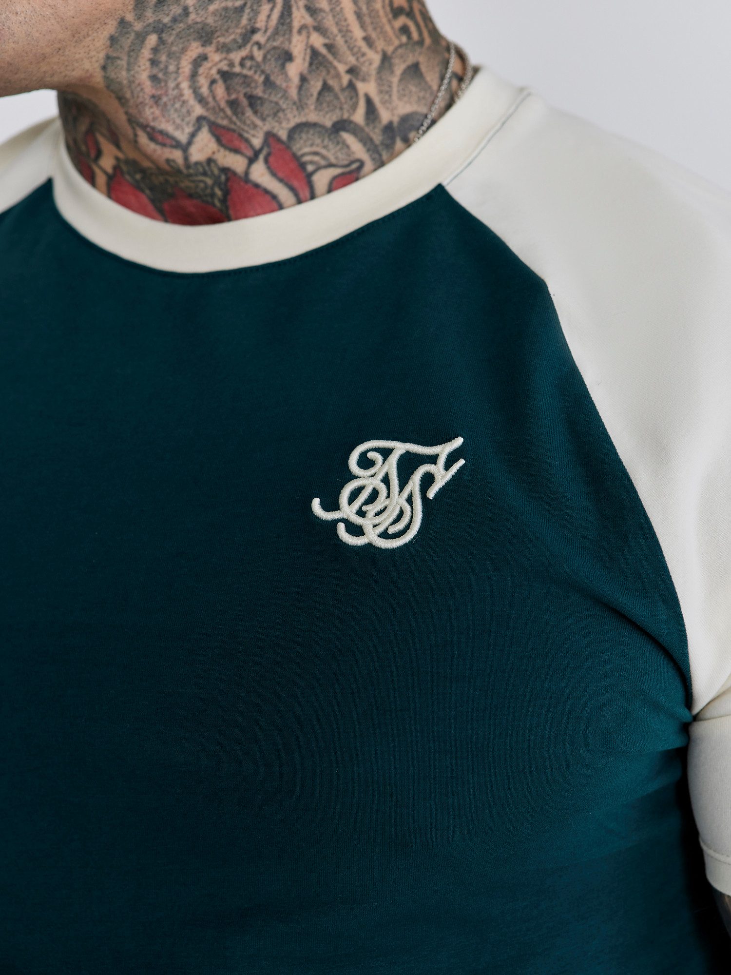 Siksilk T-Shirt SikSilk Herren Grün Ecru Raglan T-Shirt günstig online kaufen