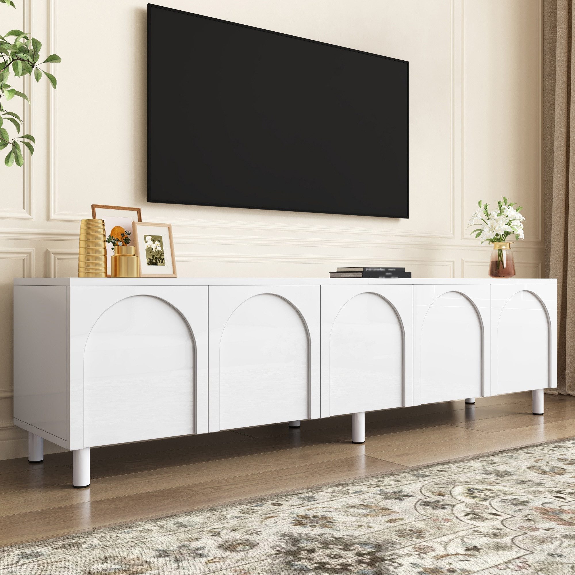 HAUSS SPOLE TV-Schrank mit Metallfüße,Lowboard mit 5 Türen,Fernsehtisch mit Kabelöffnung,Weiß (Bogenförmige Türen und Kabelöffnungen) Wohnzimmerschrank aus PB und MDF mit Metallfüße