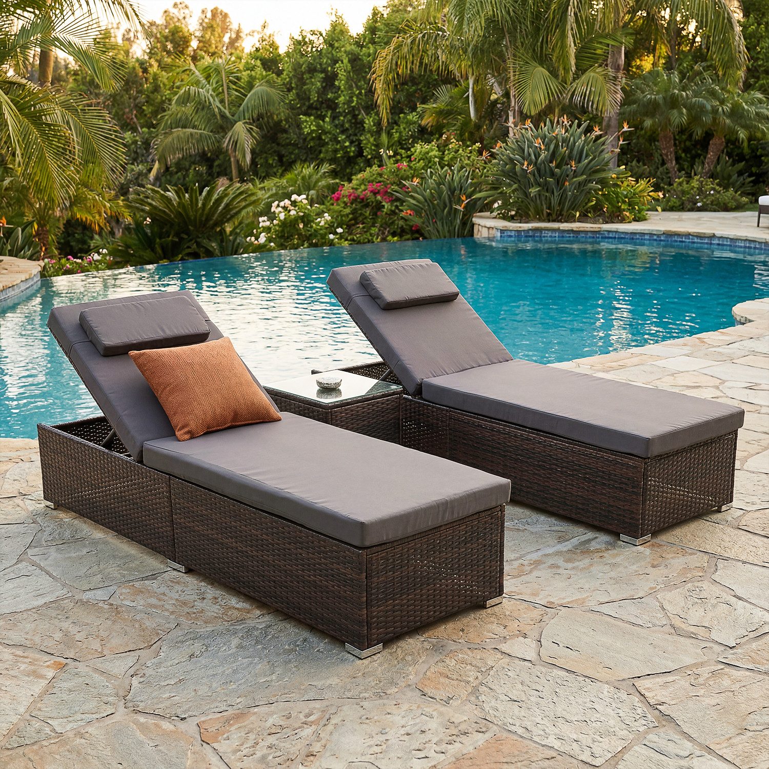 oyajia Gartenliege gepolsterte Rattan Sonnenliege 2er-Set, 2-Personen Polyrattan Sonnenliege, 1 St, für Außen in Braun, wetterfest, UV-beständig, verstellbar, Glastisch