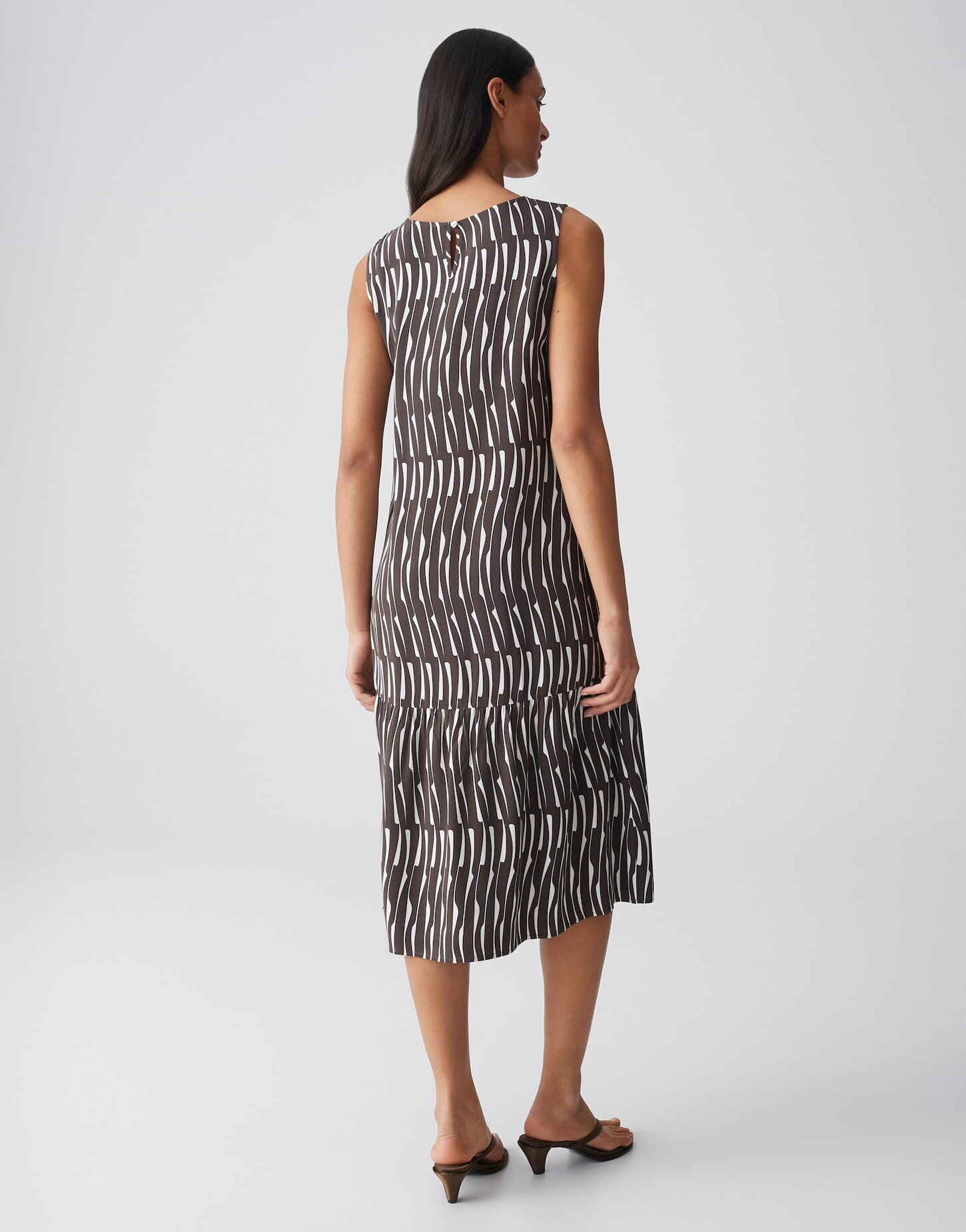 OPUS Trägerkleid Wicy bamboo aus Webware mit fließendem Fall Perlmuttknöpfe verleihen dem Look feine Eleganz