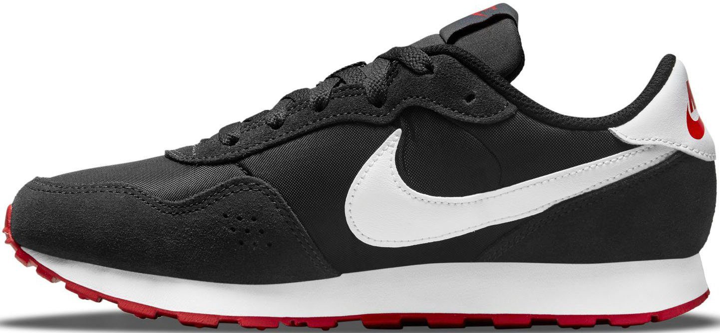 Nike Sportswear MD Sneaker VALIANT BLACK-WHITE-DK-SMOKE-GREY-UNIVERSITY-RED (GS)