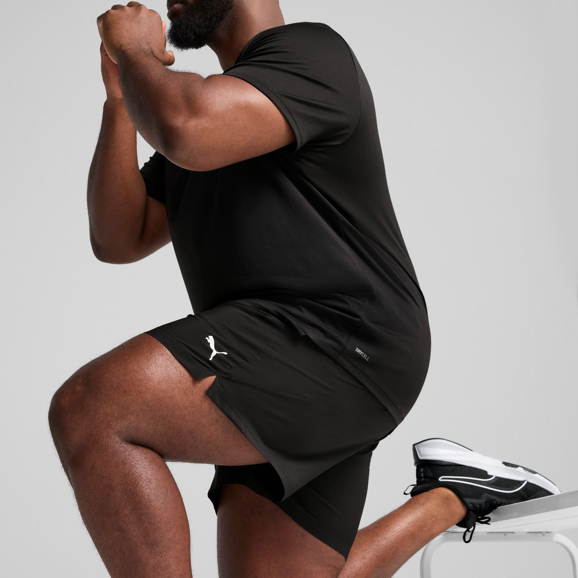 PUMA Trainingsshorts M TAD ESSENTIALS 5 WOVEN SHORT atmungsaktives Material, mit DryCELL Technologie