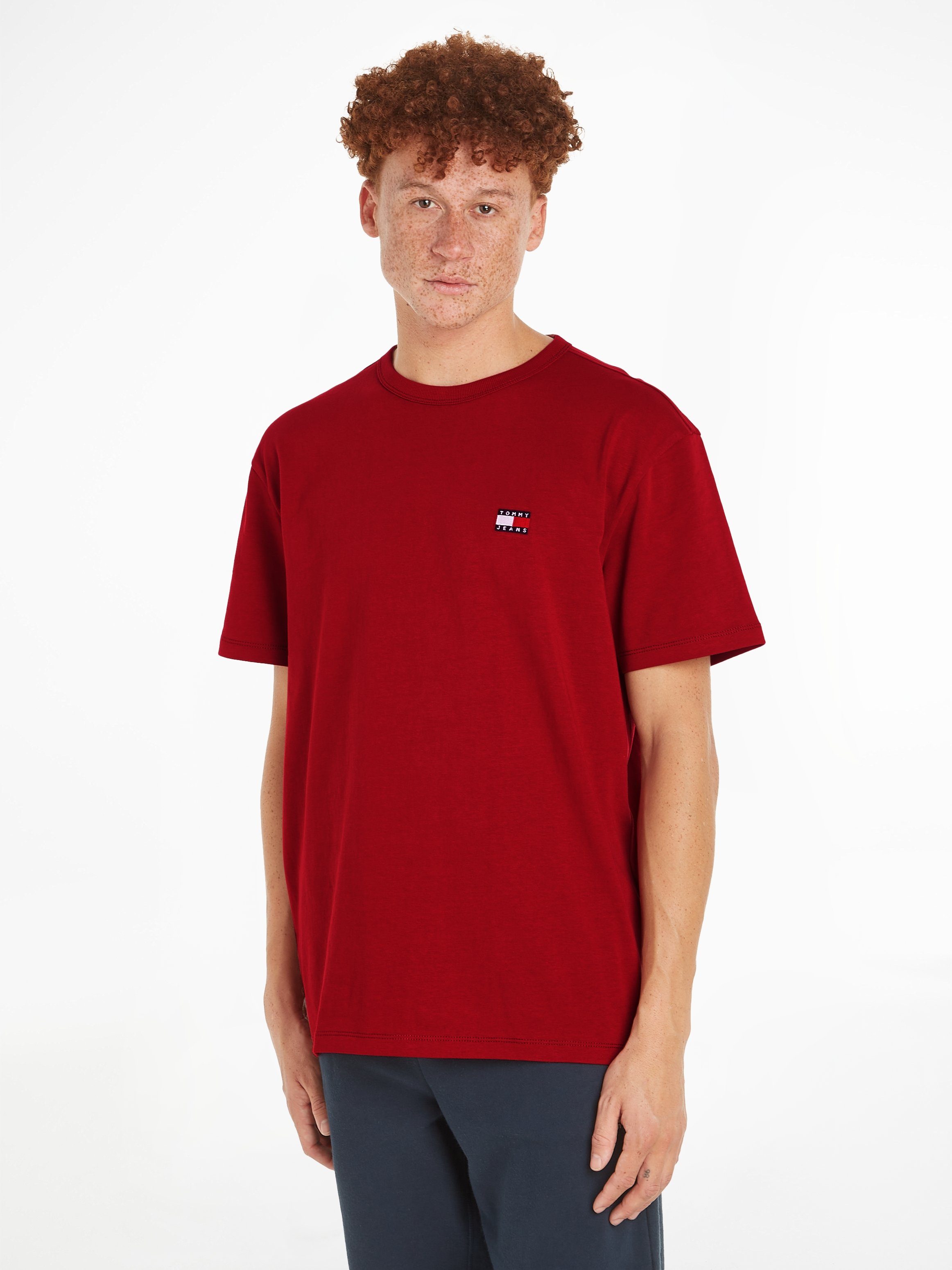 BADGE T-Shirt Tommy Jeans TJM TEE Magma Red mit Rundhalsausschnitt EXT REG