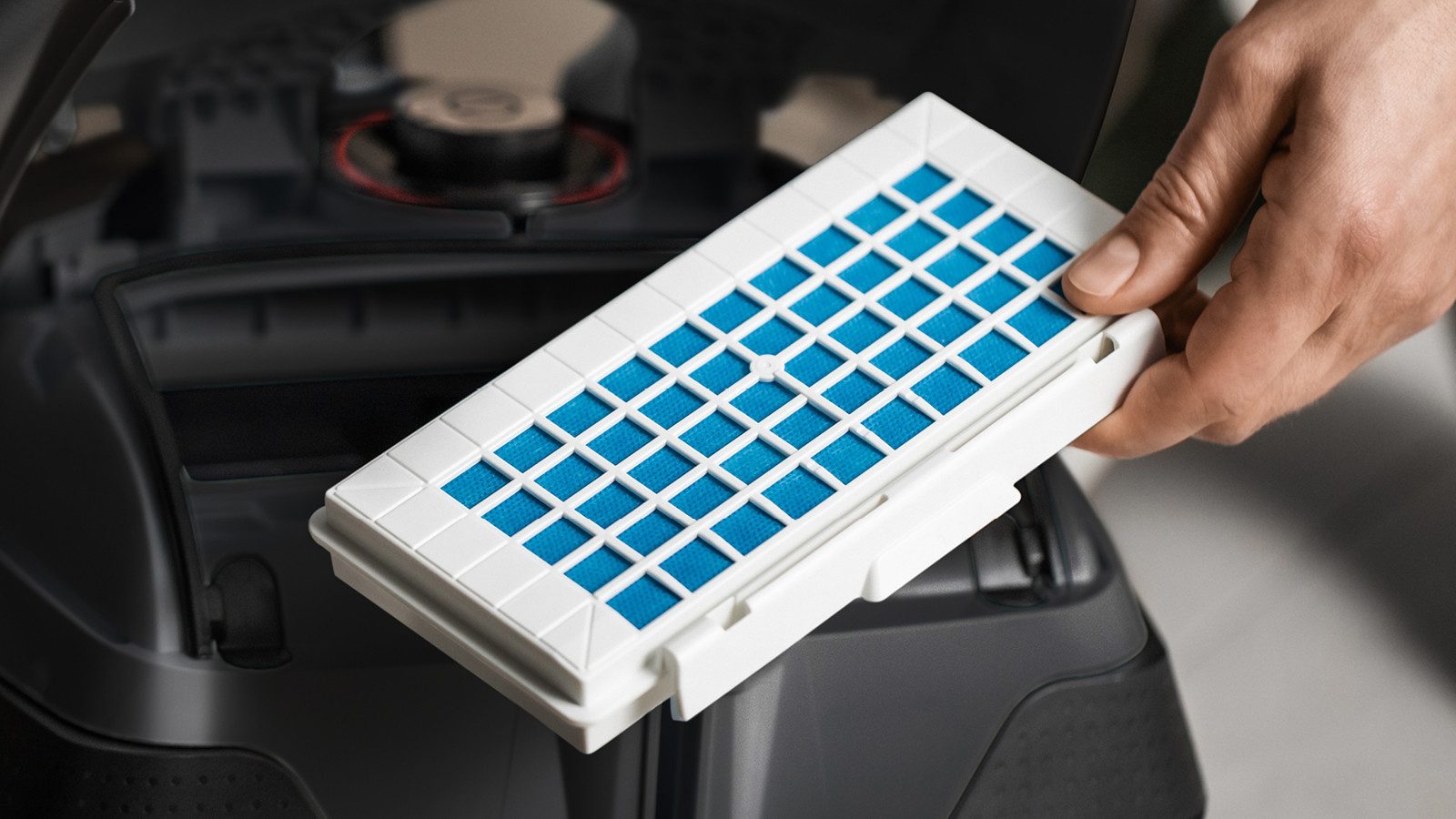 SIEMENS Bodenstaubsauger Z7.0 VSZ7XTRM, ideal für Allergiker, Hygiene-Filter, Made in Germany, 750 W, mit Beutel, für Parkett, Teppich, Fliesen, XXL-Polsterdüse, XXL-Fugendüse, leise