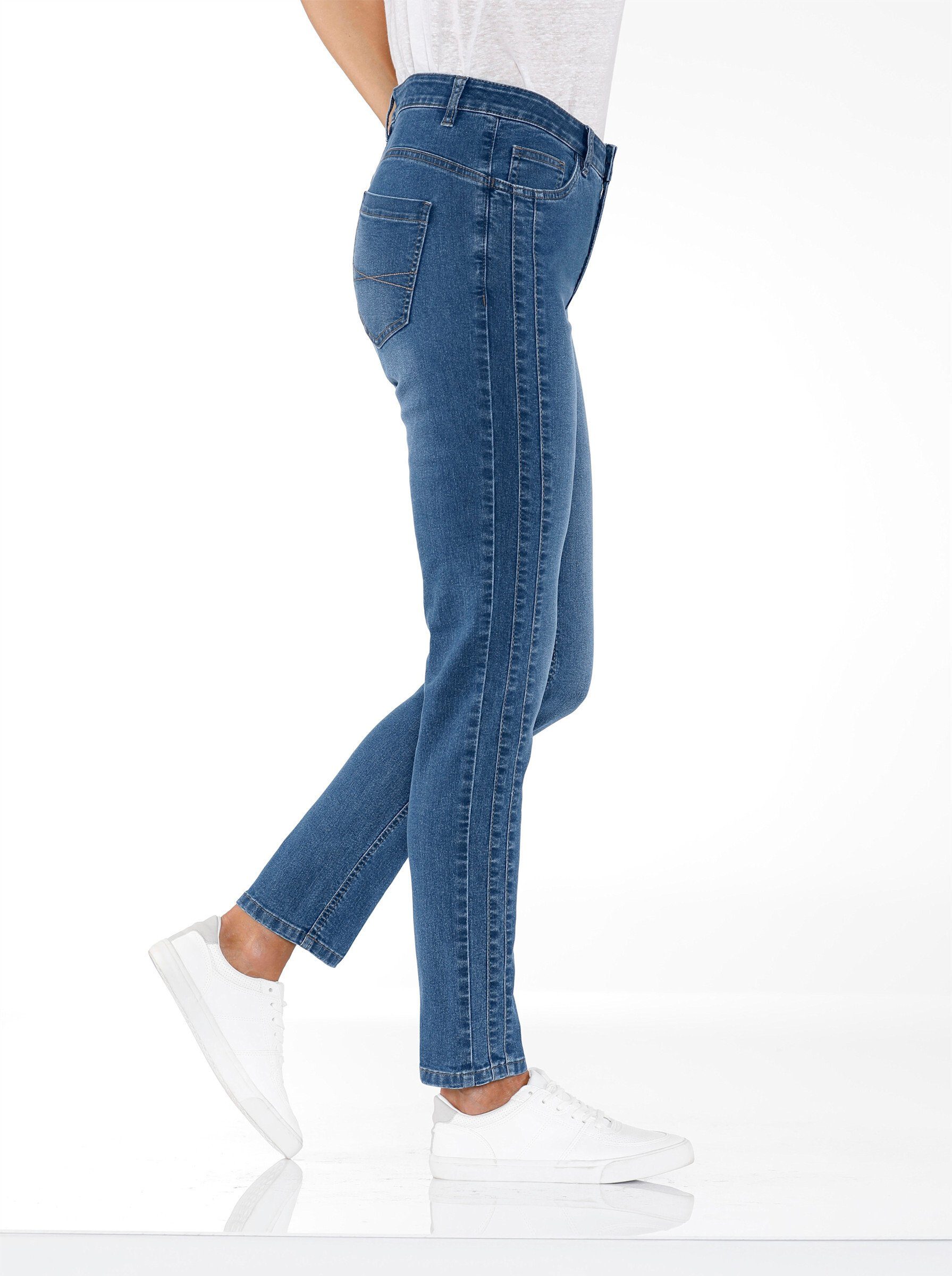 Bequeme blue-stone-washed Jeans Sieh an!