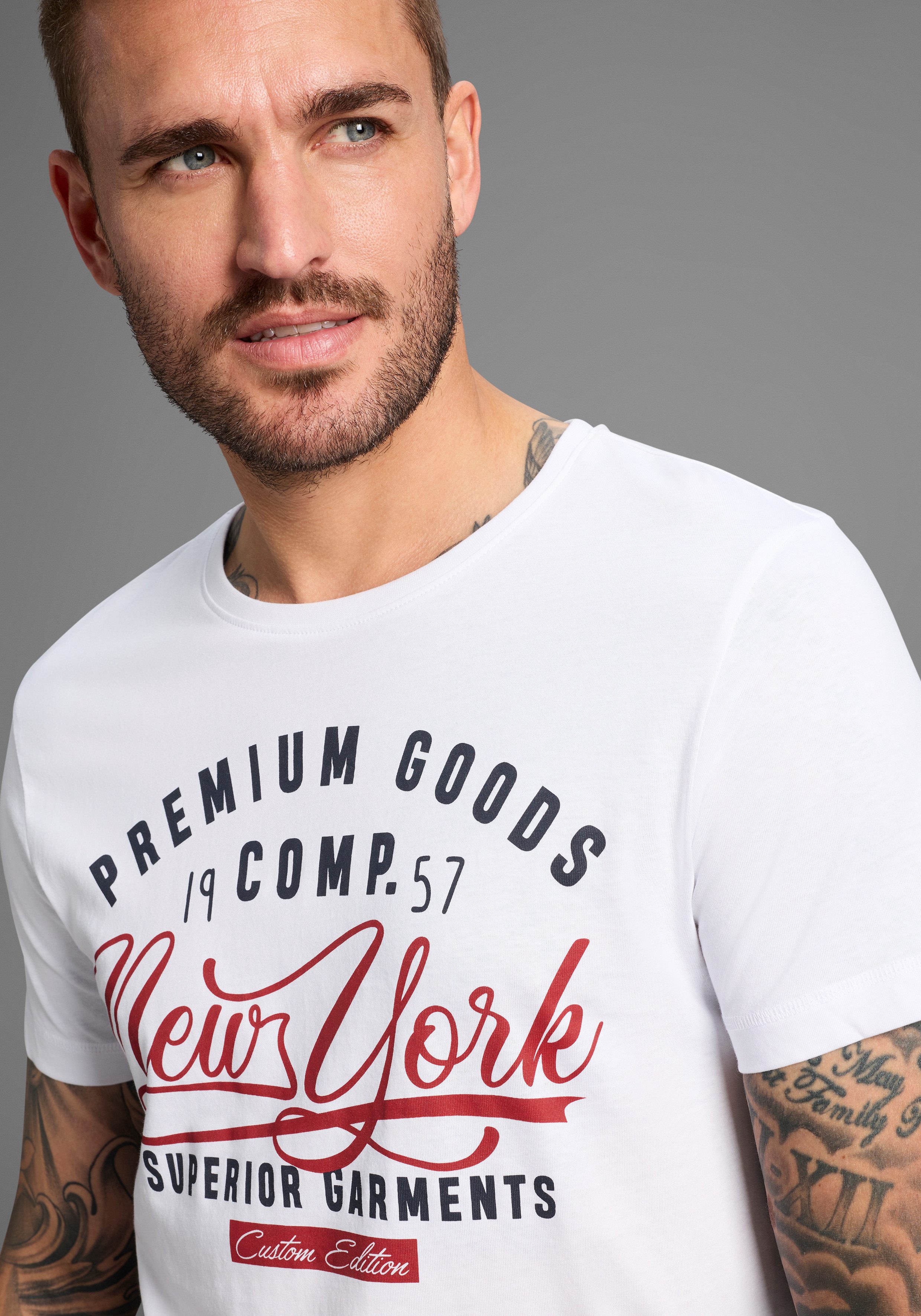 AJC T-Shirt kurzärmelig, schmal geschnitten, mit stylischem Druck