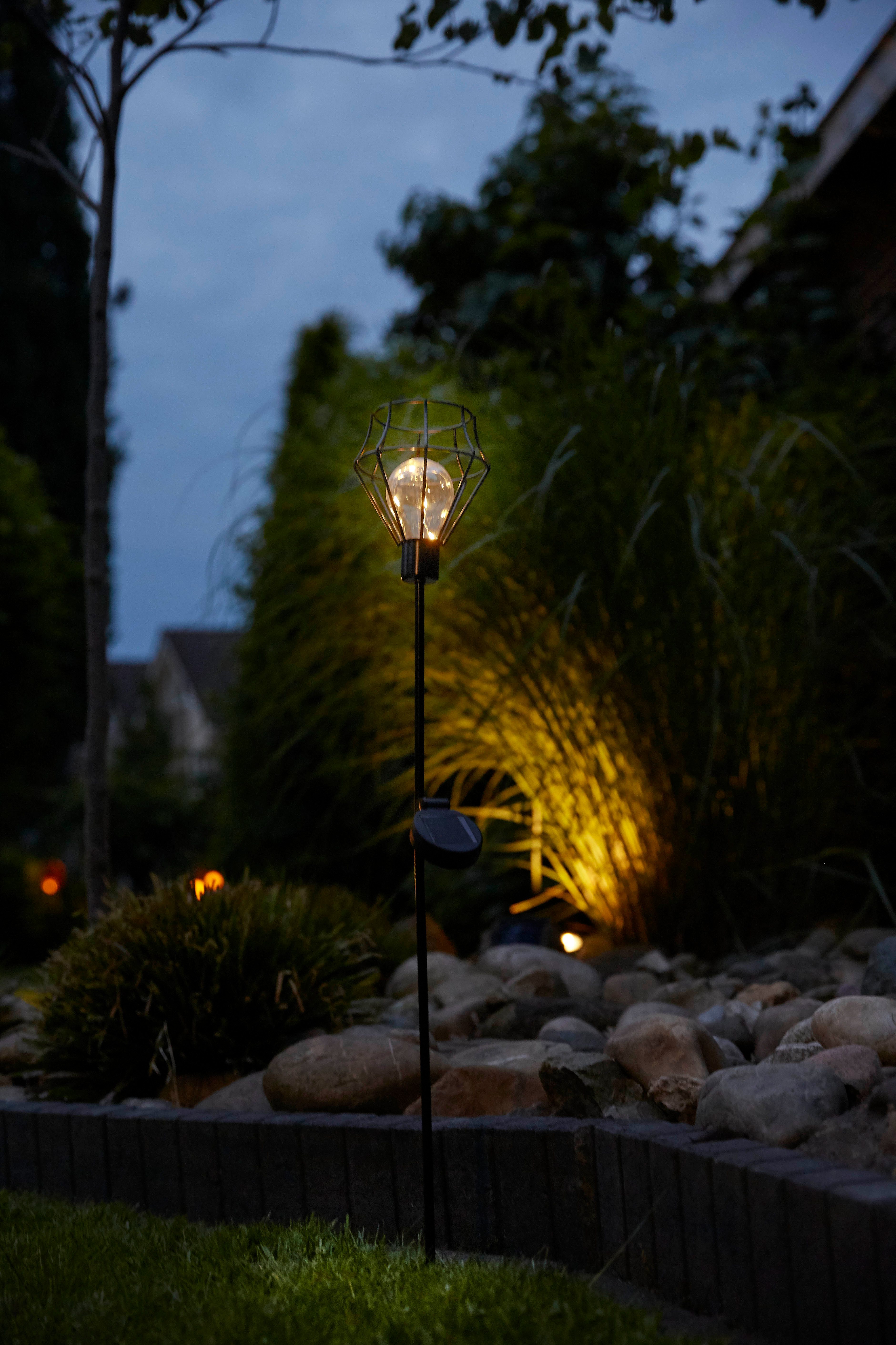 Luxform Gartenleuchte Solar-Erdspieß-Gartenlampe - Pentagon - 2 Stück, LED fest integriert, Dekoratives Gartenornament