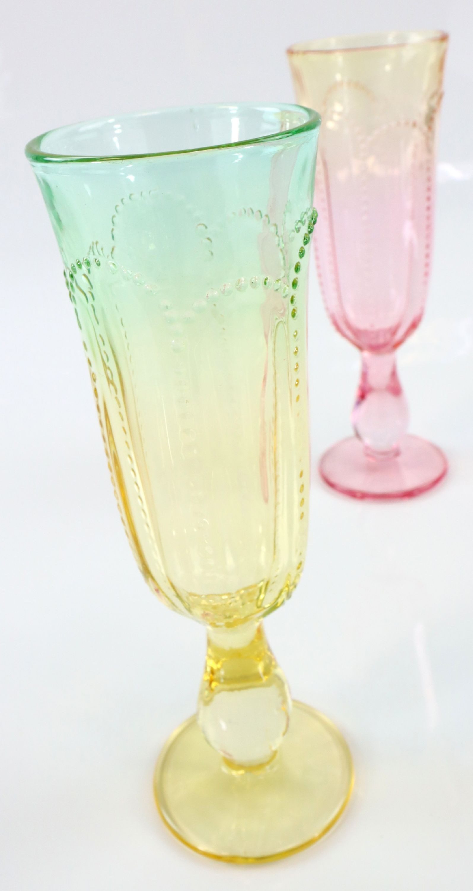FURNARO Sektglas, GLAS, Ombre-Farbverlauf mit dekorativem Relief