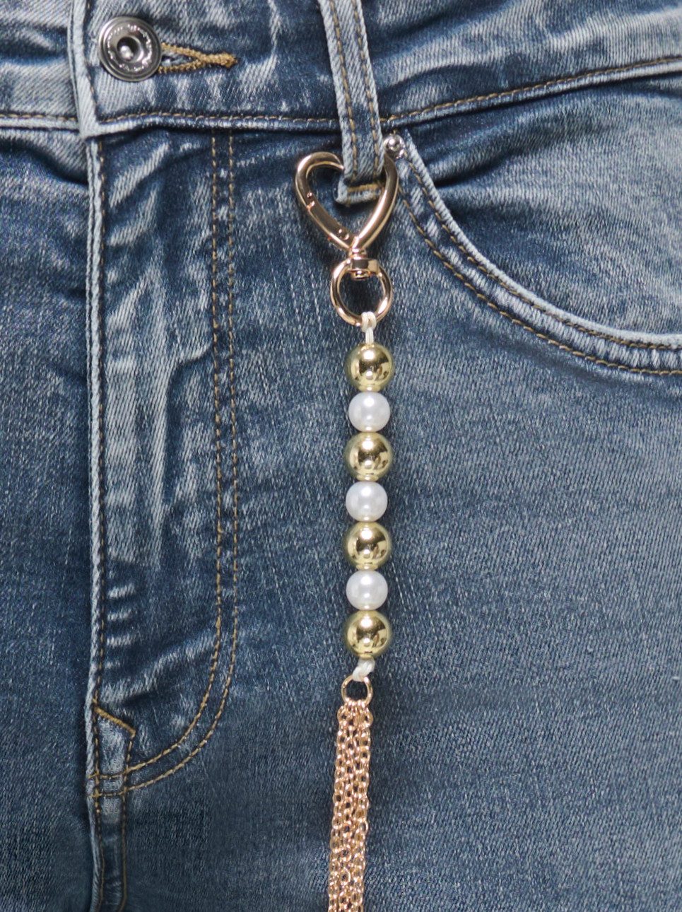 ONLY High-waist-Jeans ONLMADISON BLUSH CHARM HW WIDE LEG DNM Baumwollmischung, high waist, mit Charm Anhänger