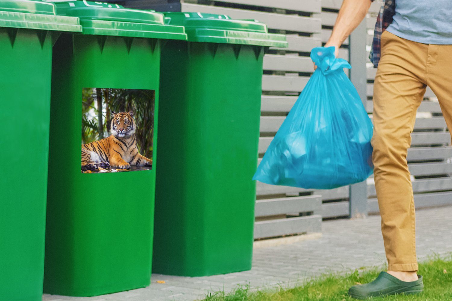 Tiger Dschungel Wandsticker St), - MuchoWow Mülleimer-aufkleber, (1 - Wald Container, Abfalbehälter - Tiere Sticker, Mülltonne,