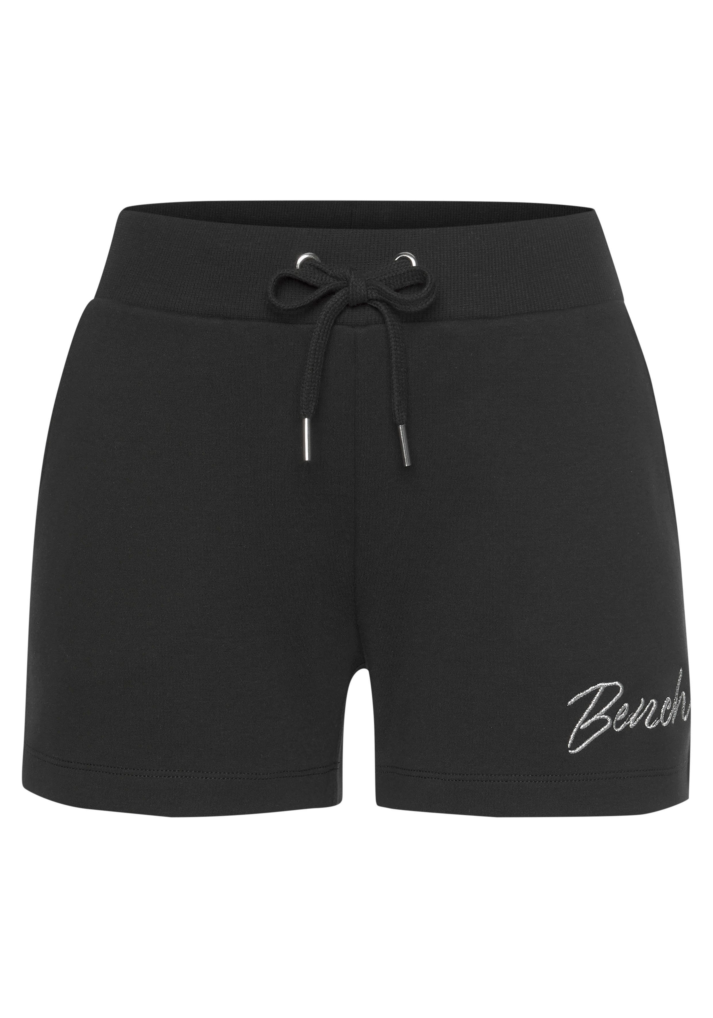 Bench. Loungewear Relaxshorts mit kleiner glänzenden Logostickerei, Loungeanzug – Bild 2 von 5