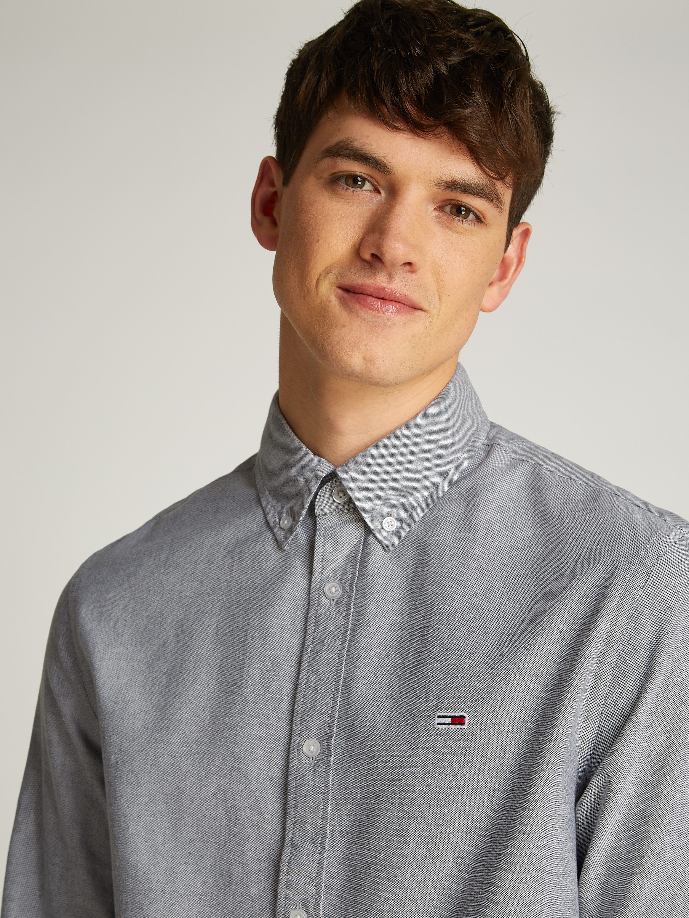 Tommy Jeans Plus Langarmhemd TJM REG OXFORD SHIRT EXT in Großen Größen, Logostickerei, Button-down-Kragen