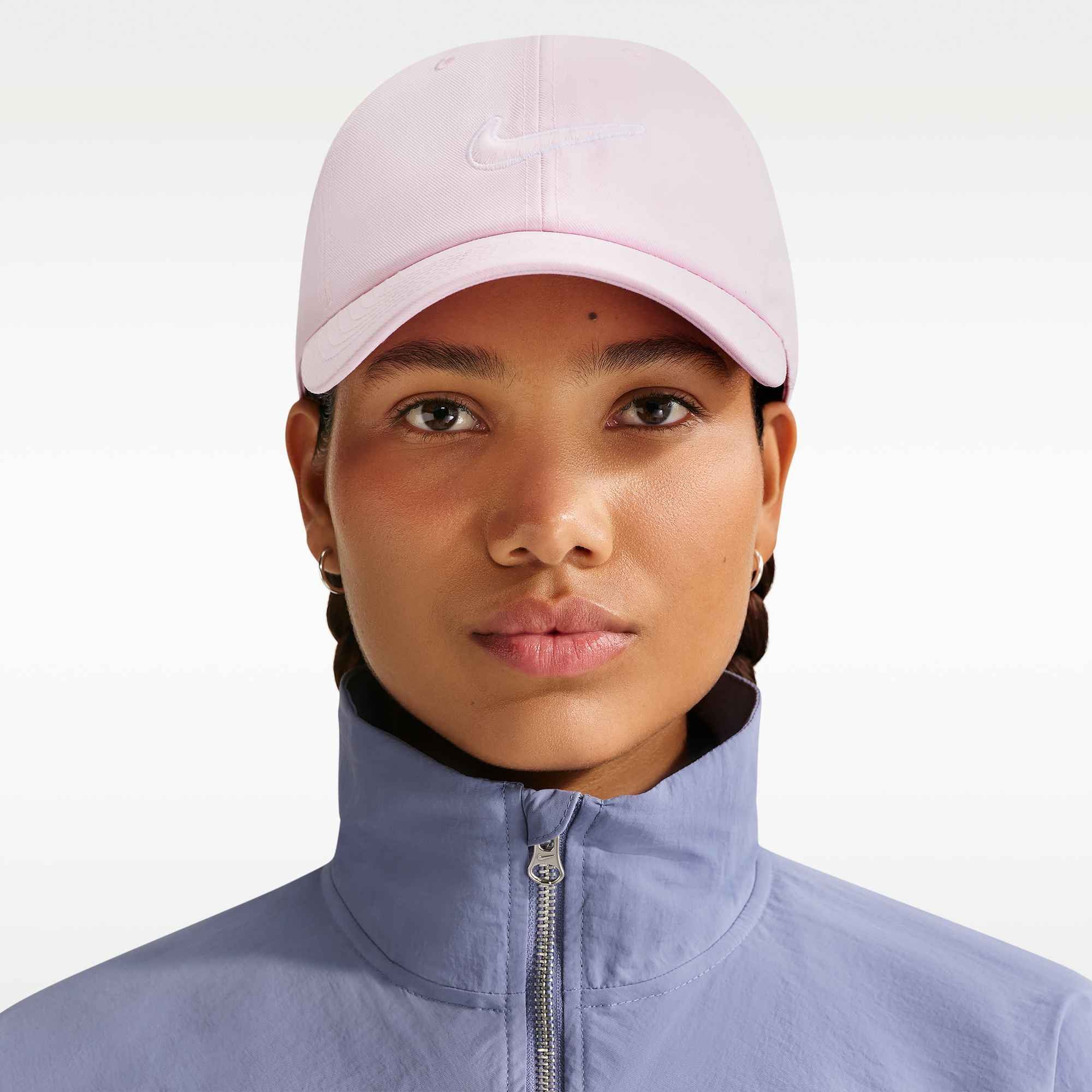 Nike Sportswear Baseball Cap U NK CLUB CAP U CB SWSH L mit Tri-Glide-Verschluss, aus Twill-Material
